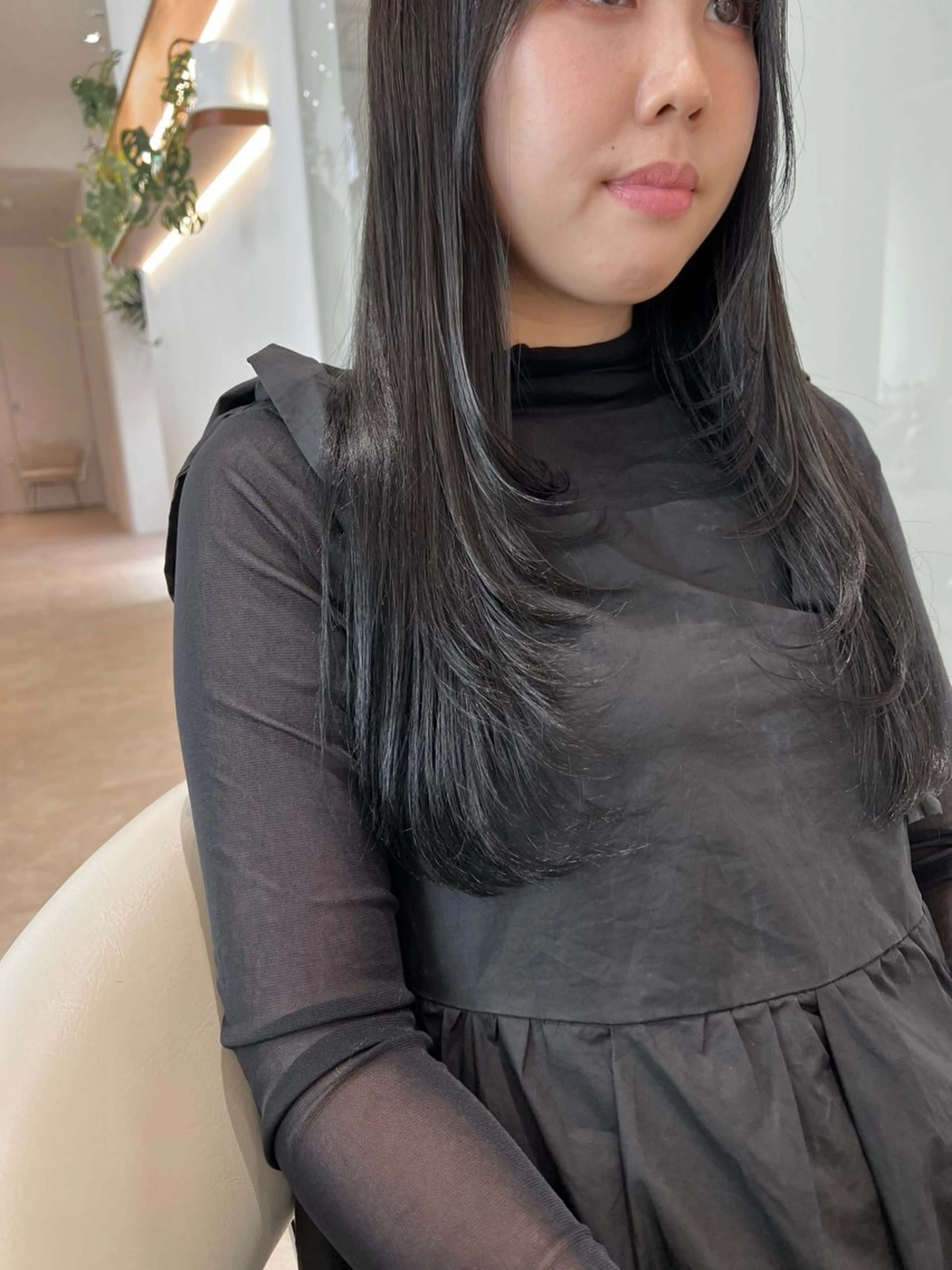 セミロング カラー 黒髪 ブルーカラー ブルーブラック ダークグレー ダークグレージュ カット ヘアカラー ヘアセット 韓国レイヤー🇰🇷 韓国研修◎渋谷カイトのヘアスタイル