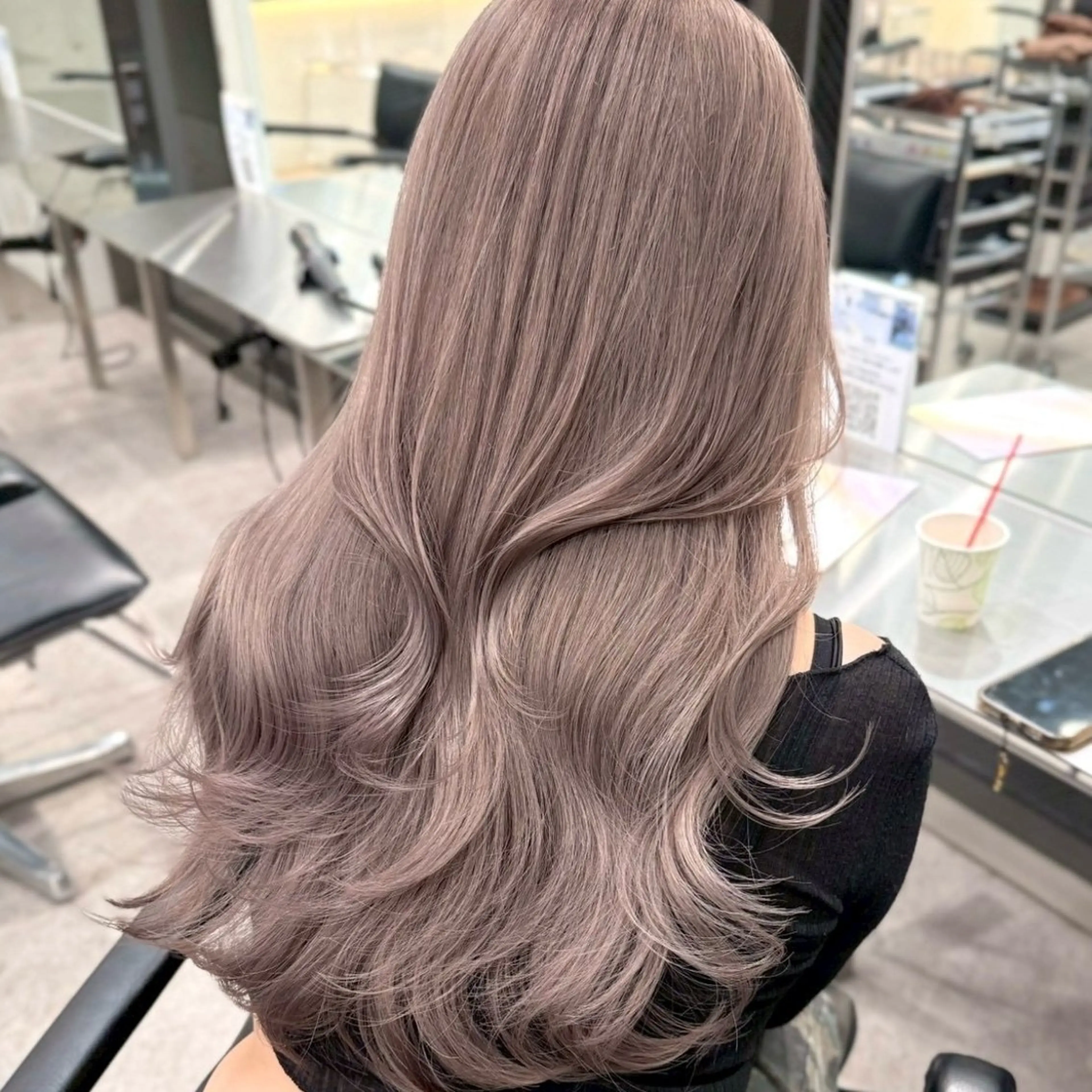 ロング カラー ブリーチ 透明感カラー ヘアカラー ミルクティーベージュ 🩰🤎miharuのヘアスタイル