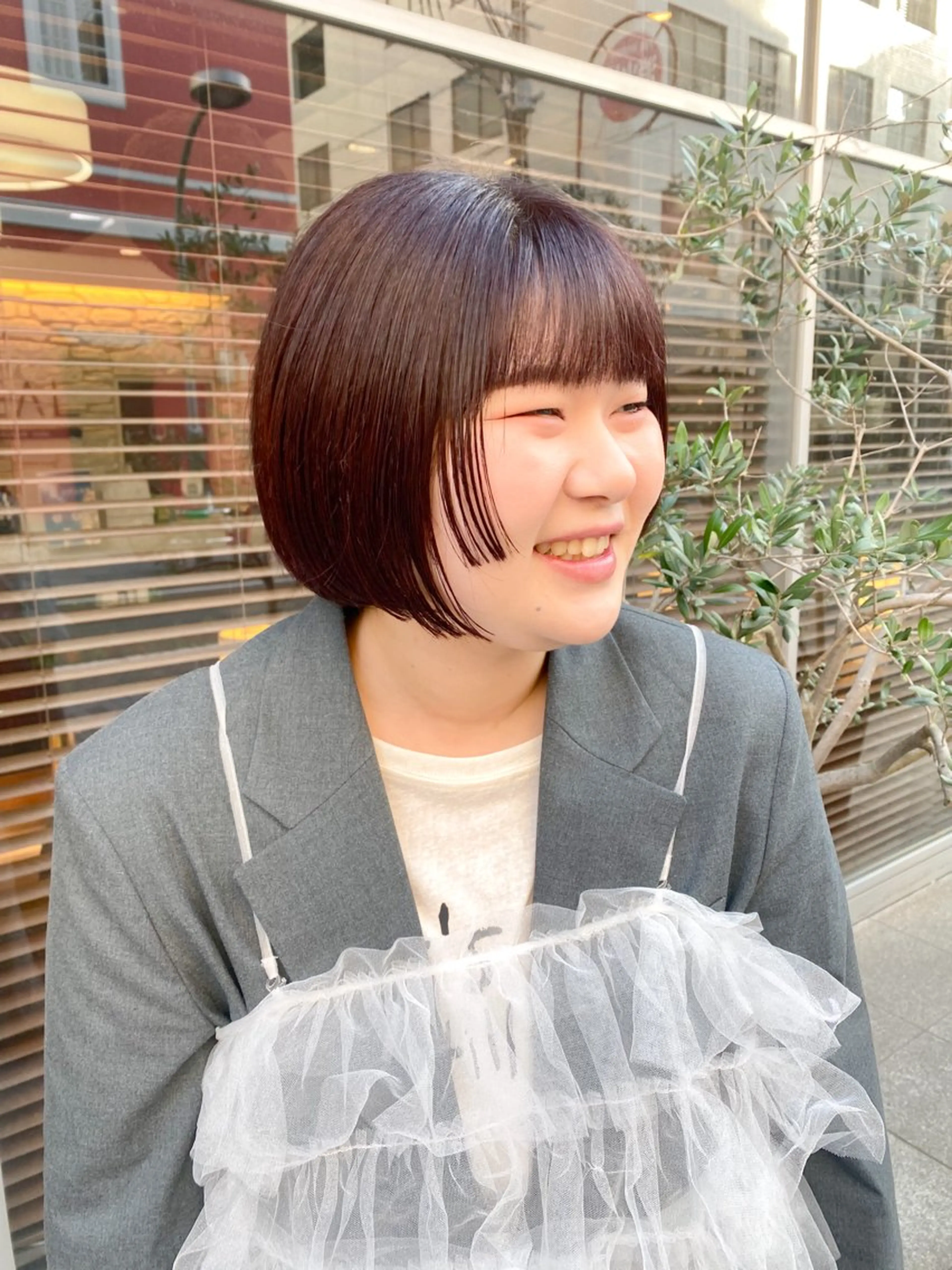 ミディアム カット ヘアカラー トリートメント maika /layer cutのヘアスタイル