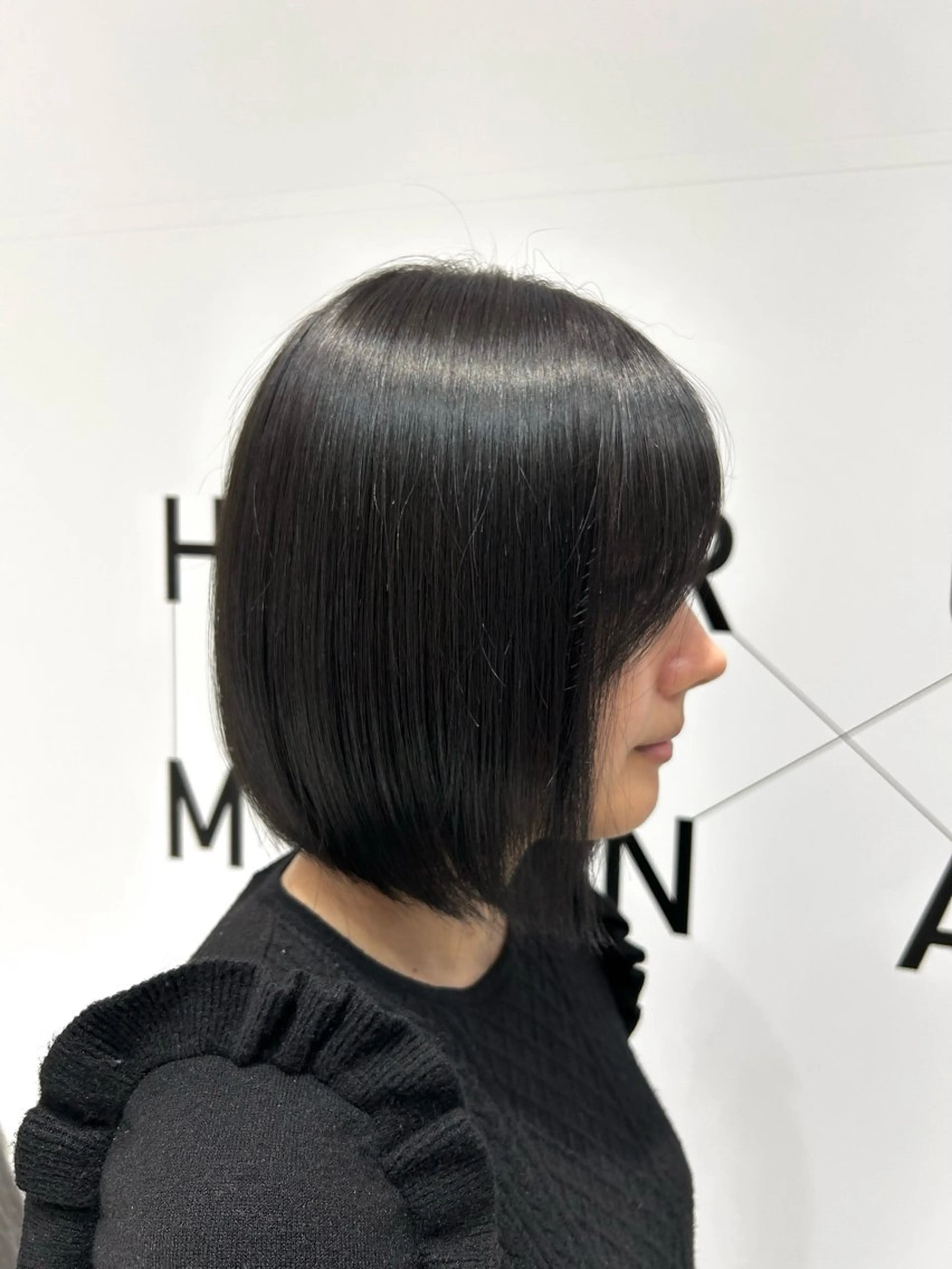 ショート カラー 黒髪 ブルーカラー ブルーブラック ヘアカラー トリートメント 近藤 ちかのヘアスタイル