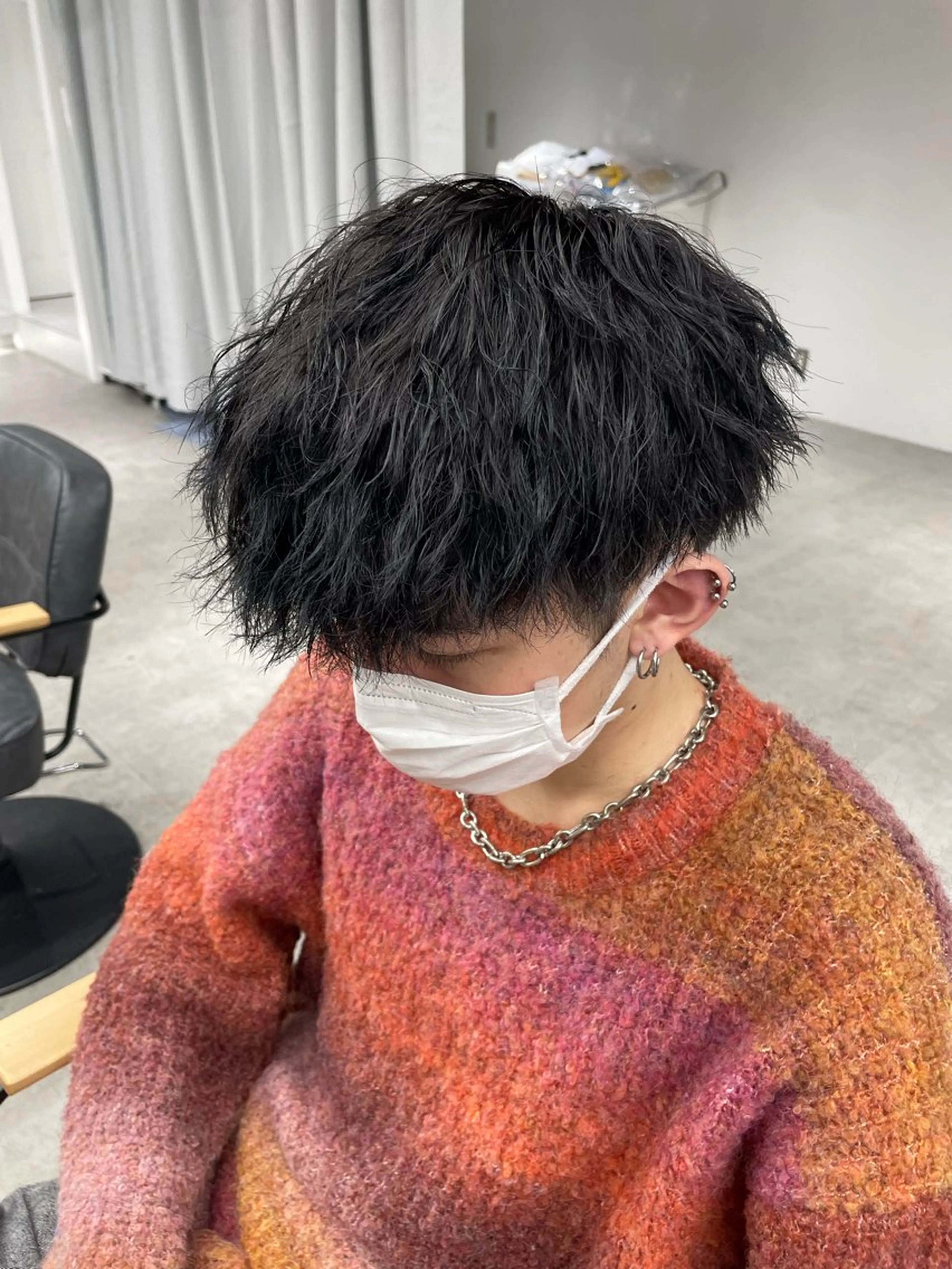 ショート カラー メンズ メンズパーマ メンズツイストパーマ 波巻きパーマ ツイストパーマ ヘアカラー カラーモデル⚡️ REONのヘアスタイル