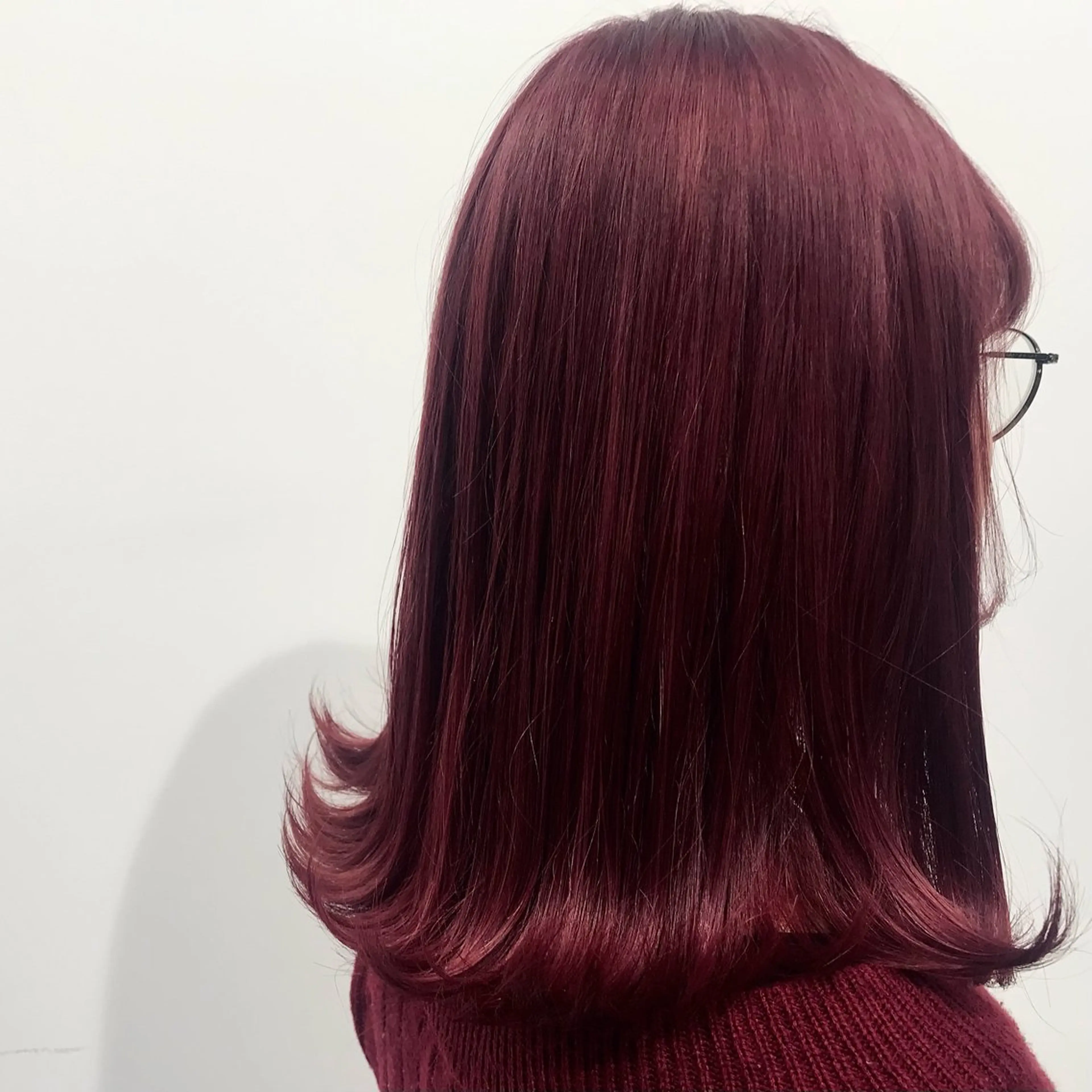 セミロング カラー レッドカラー ヘアカラー トリートメント Repos by moi所属・RINA/特殊ヘア/ 高発色ワンカラーのヘアスタイル