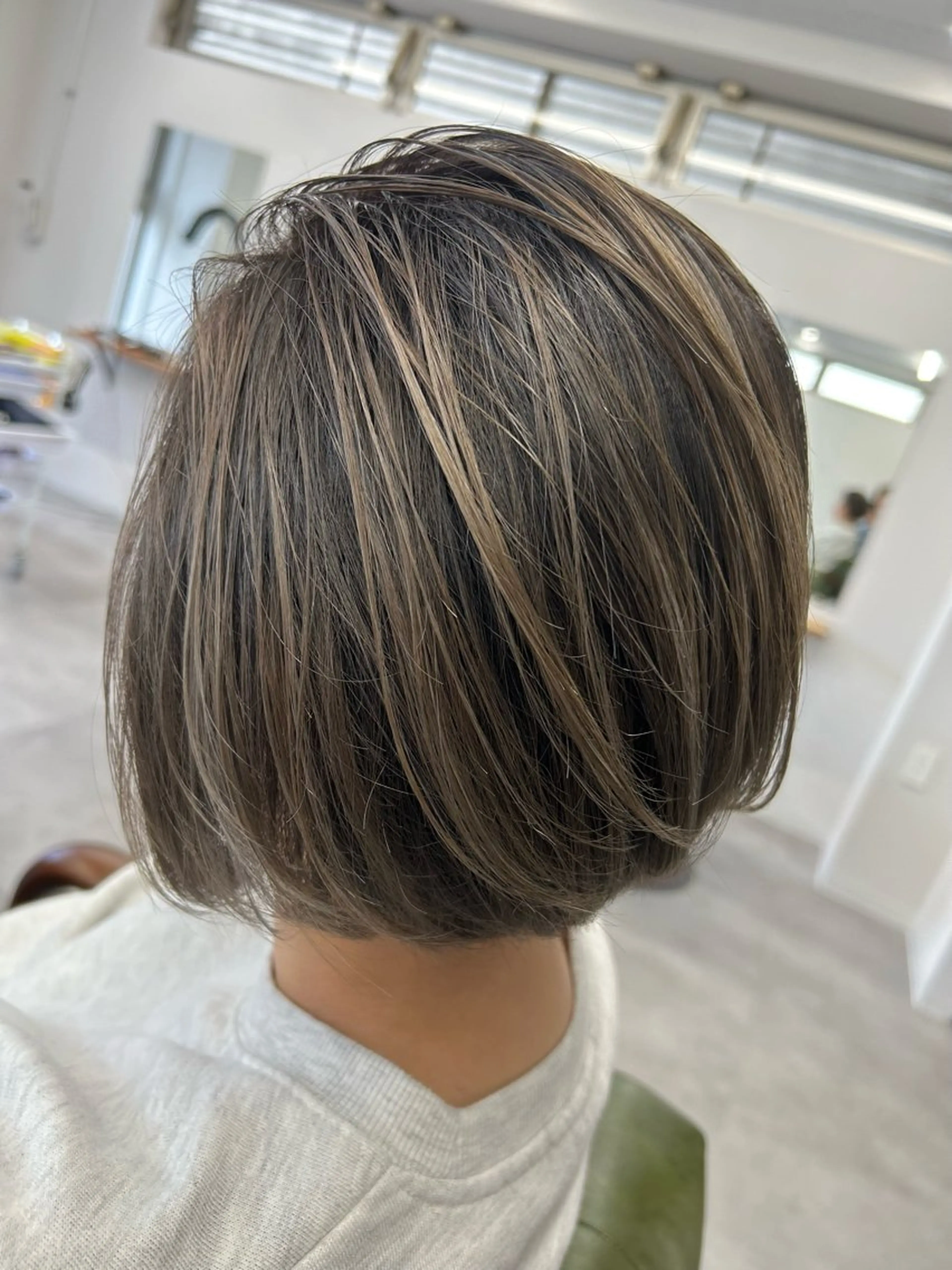 ミディアム カラー バレイヤージュ レイヤーカット カット ヘアカラー トリートメント SHAFT Ieiriのヘアスタイル