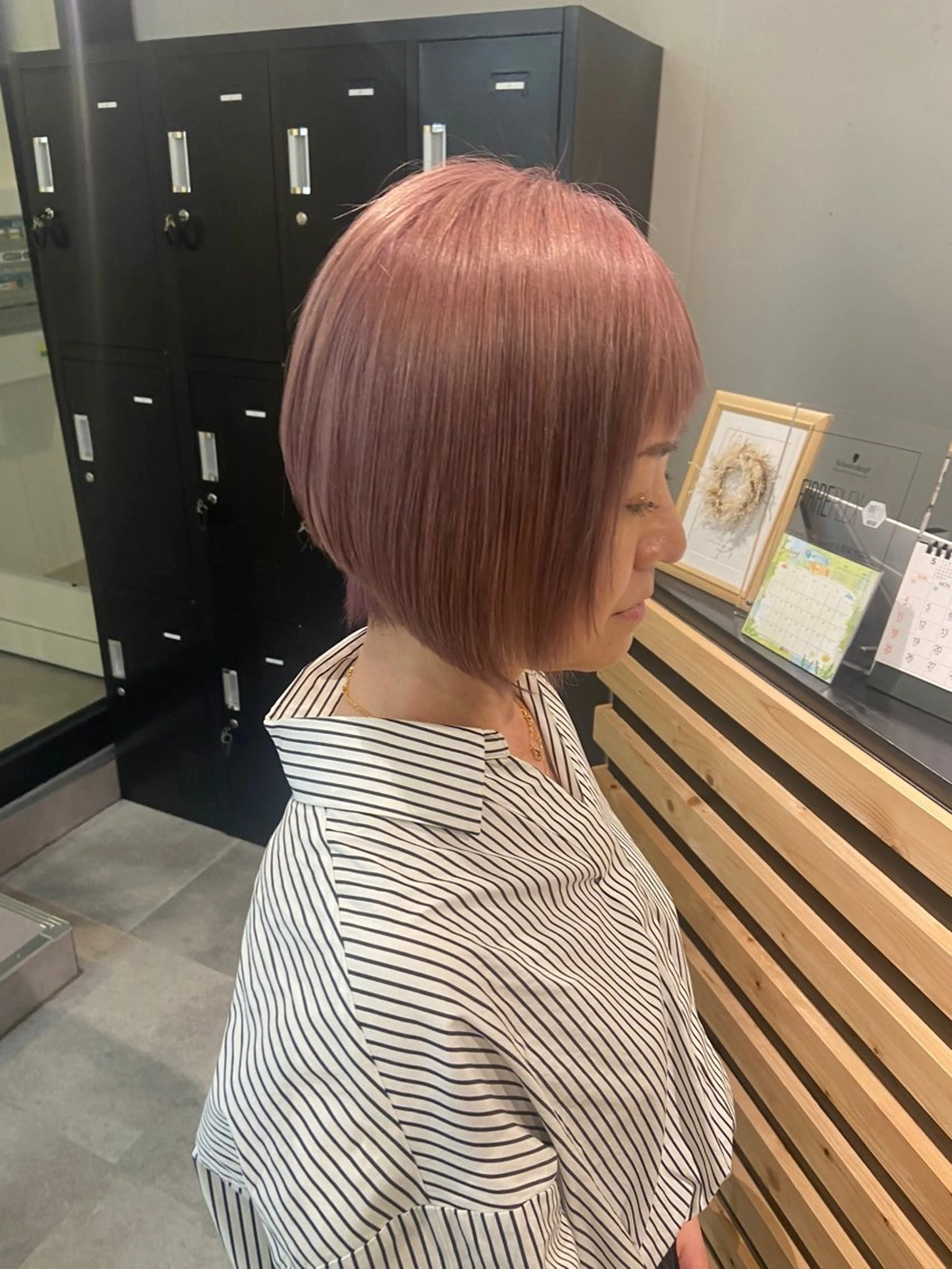 ショート カラー ベージュカラー ピンクカラー ピンクベージュ ヘアカラー トリートメント AILEE所属・ウルフカット レイヤーカット上柿のヘアスタイル