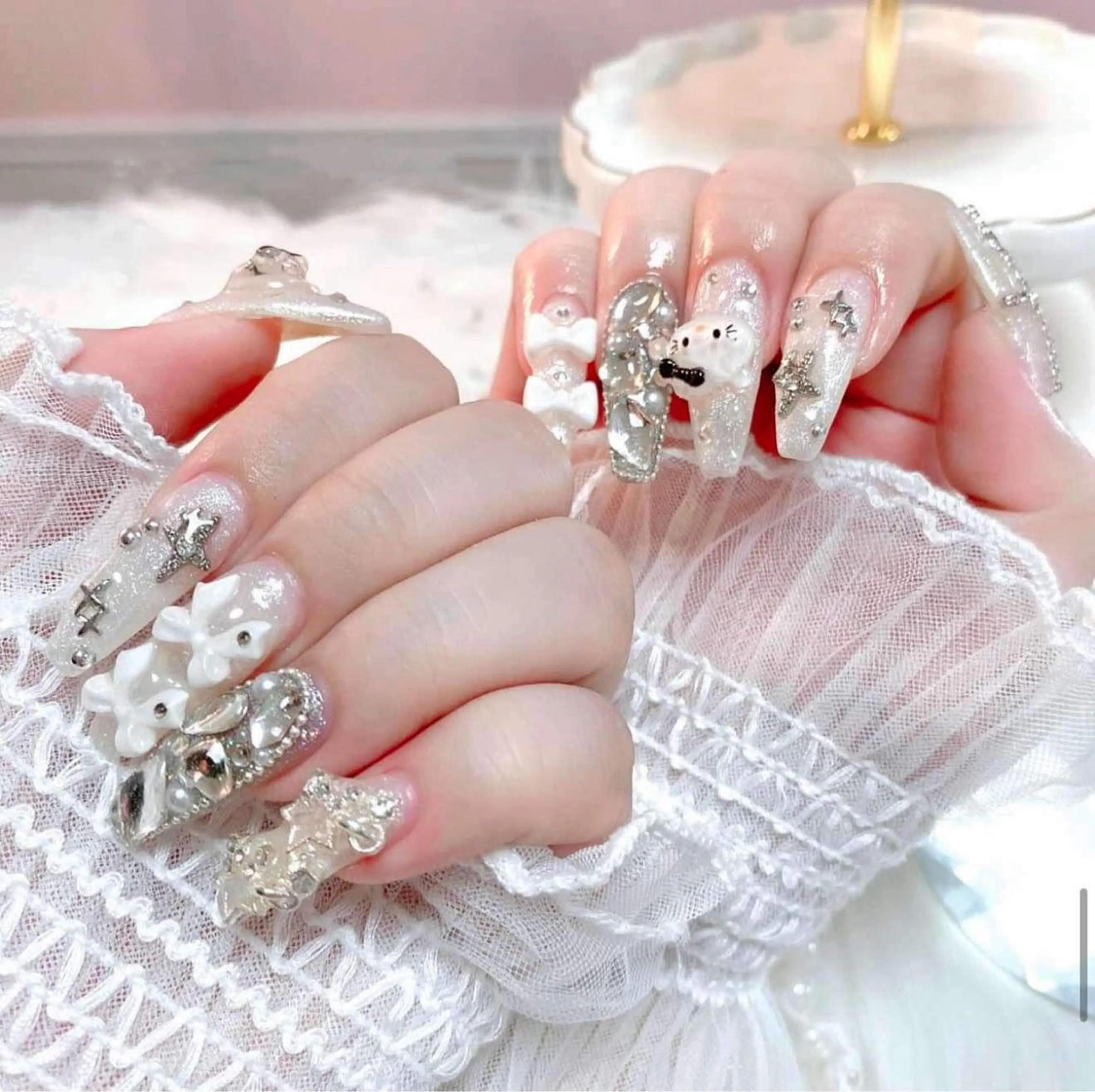ネイル オーロラネイル クリアネイル フラッシュネイル ジェルネイル グラデーション ハンドネイル Amee Nailsalon所属・Amee Nailsalonのネイルデザイン
