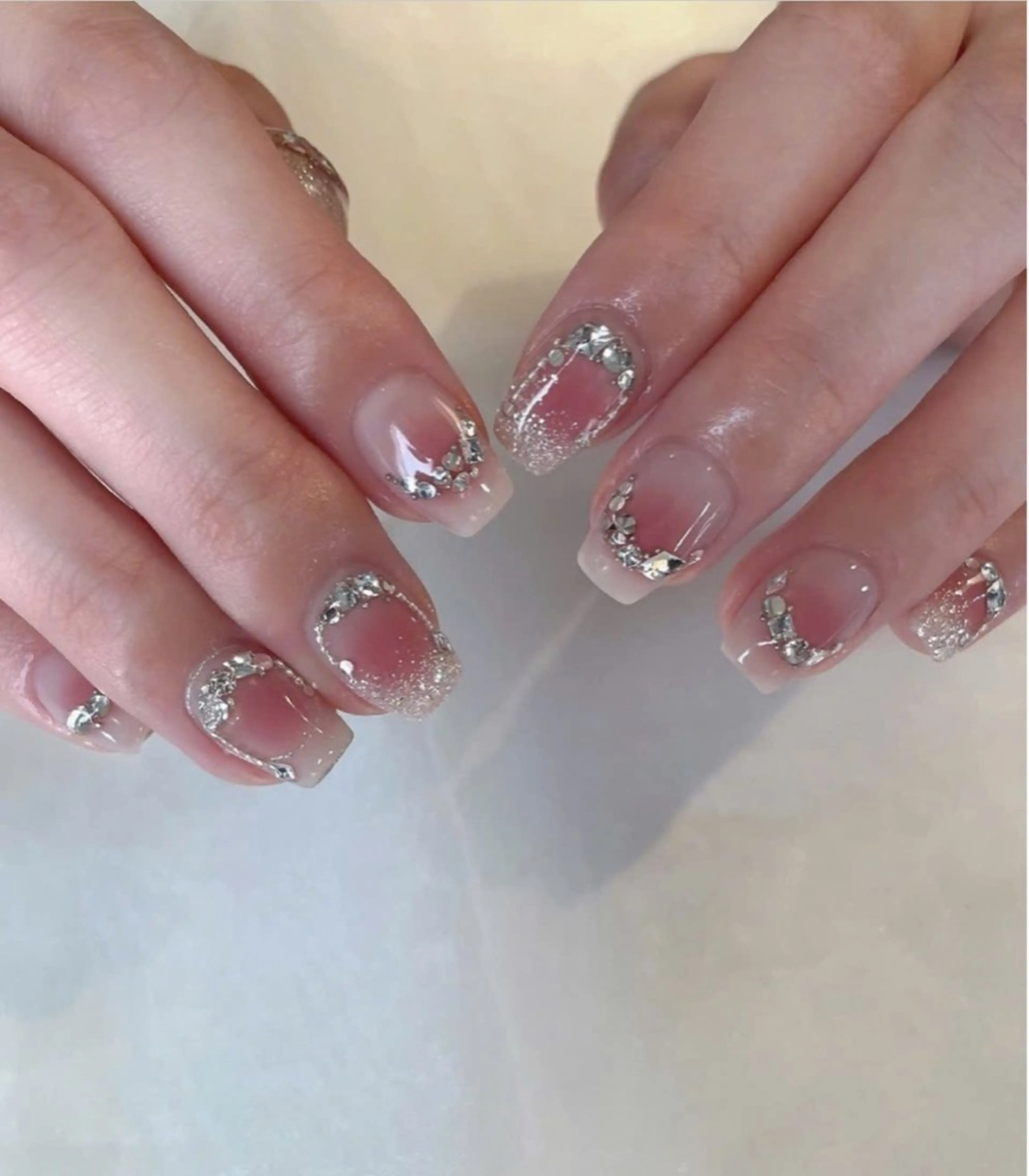 ネイル アニマル柄 オーロラネイル チークネイル フラッシュネイル ジェルネイル ハンドネイル Lyna Nail のネイルデザイン