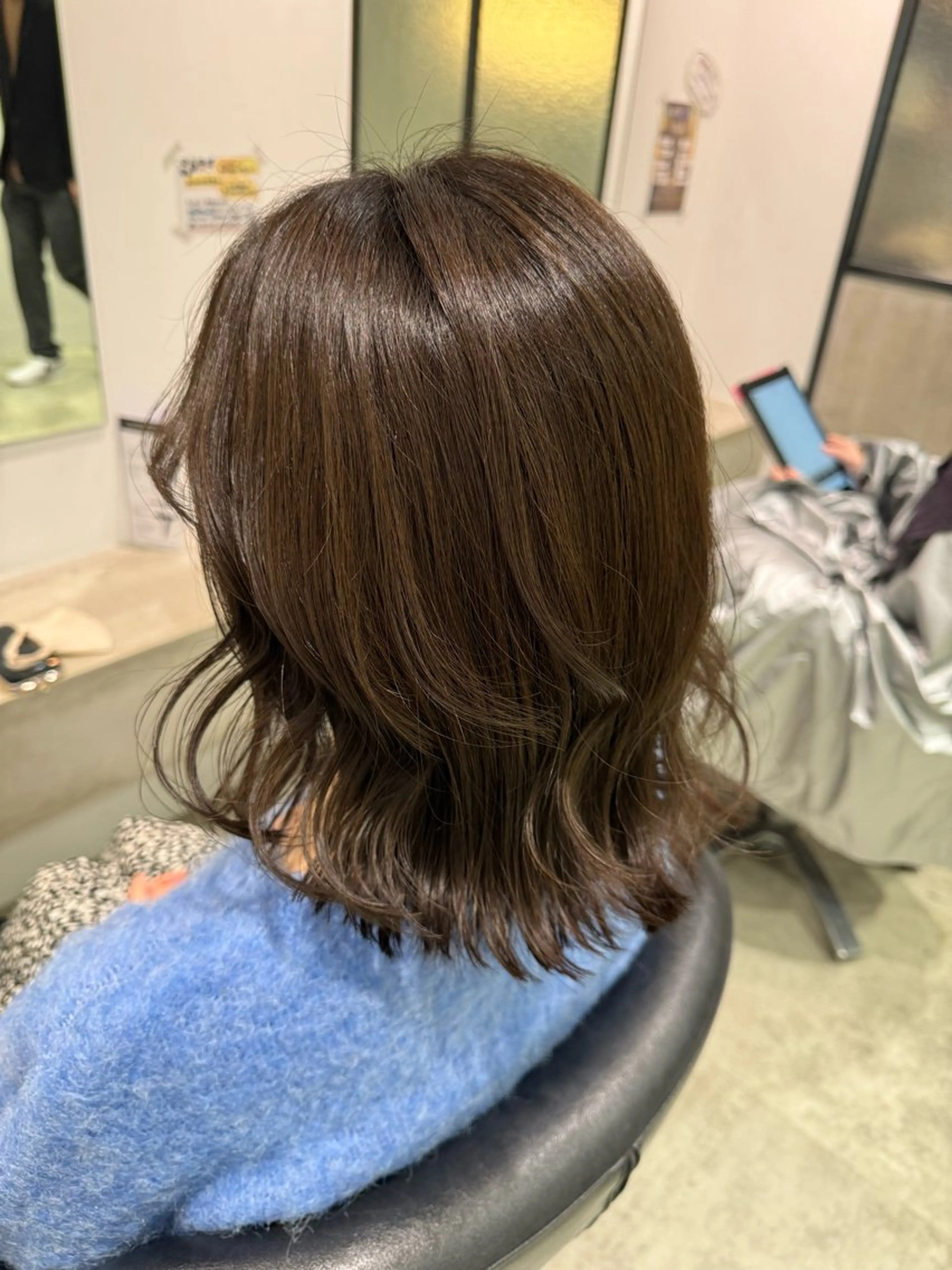 ミディアム カラー ベージュカラー オリーブベージュ 顔周りカット 外ハネヘア カット ヘアカラー トリートメント 神野 れなのヘアスタイル