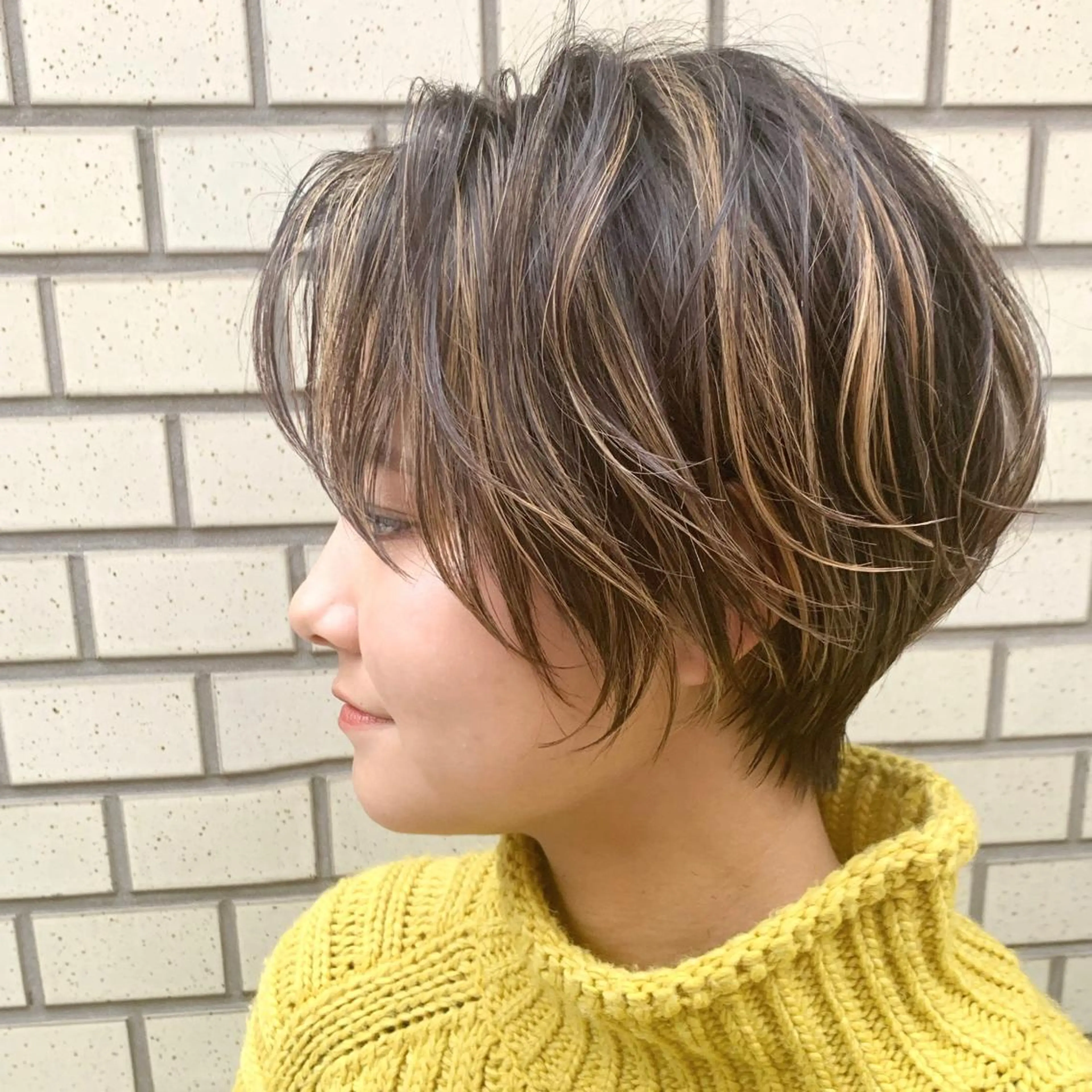 ショート カラー バレイヤージュ ハイライトカラー ハイライト レイヤーカット ショートヘア ヘアカラー circus by KENJE 町田店のヘアスタイル