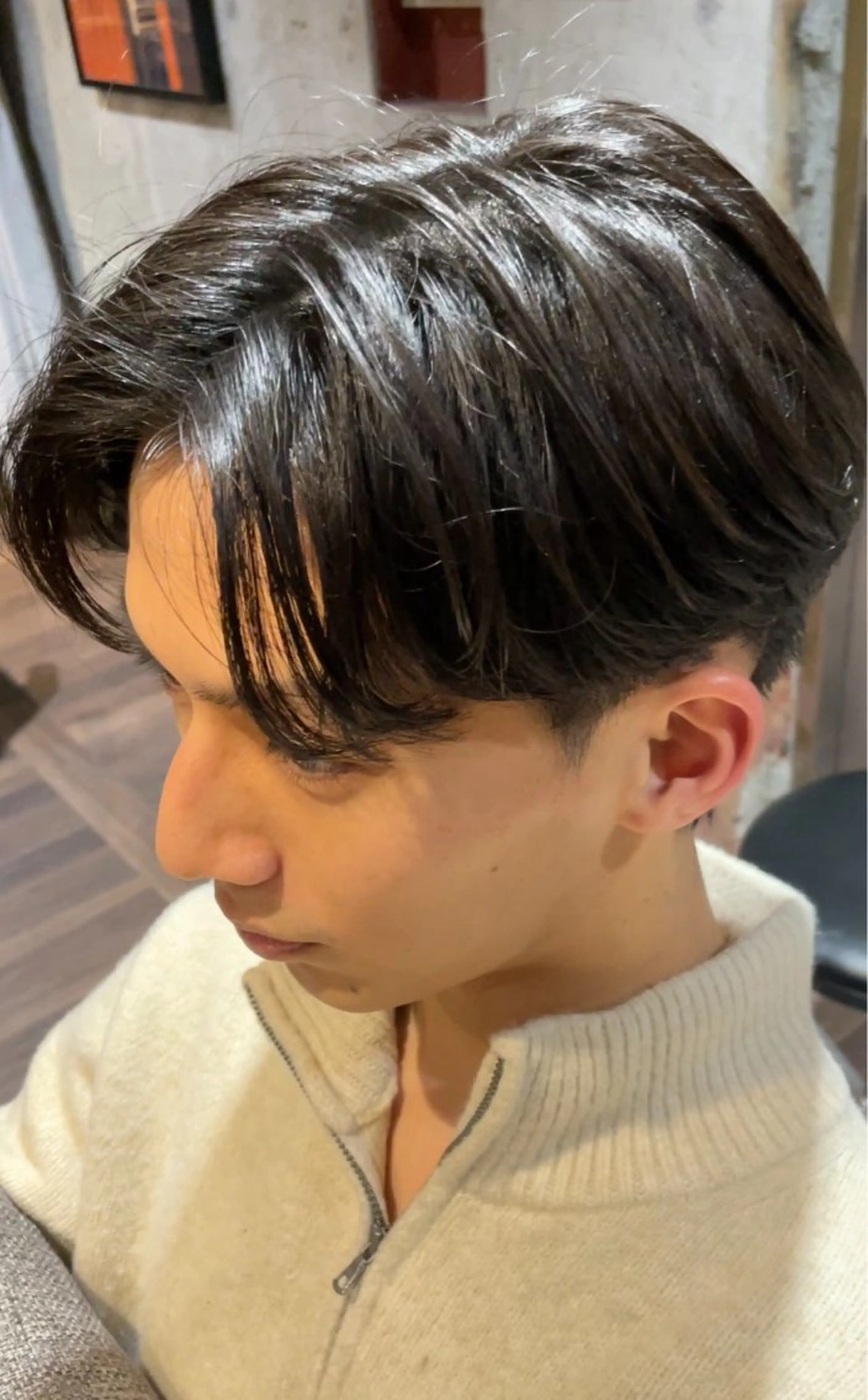メンズ センターパート メンズハイトーン マッシュウルフ マッシュ メンズパーマ メンズ特化型岩舘 真斗のヘアスタイル