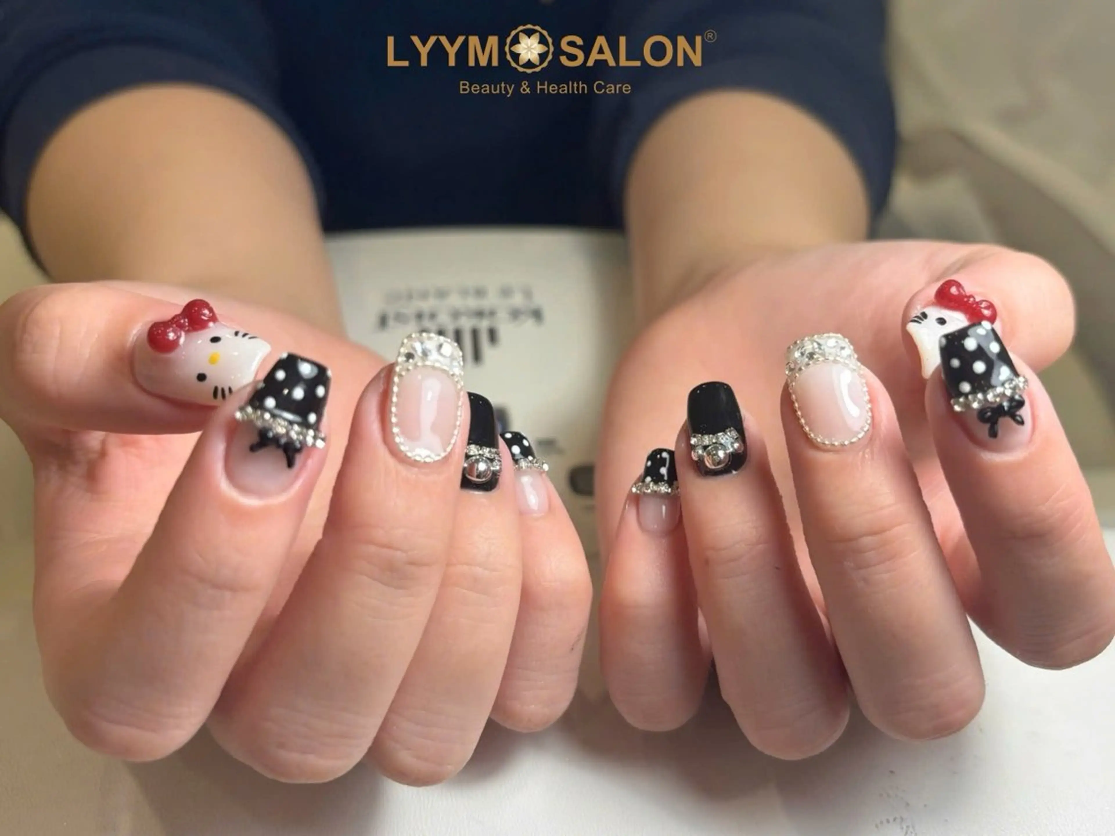 ネイル 韓国ネイル ストーンネイル ハンドネイル LYYM Salonのネイルデザイン