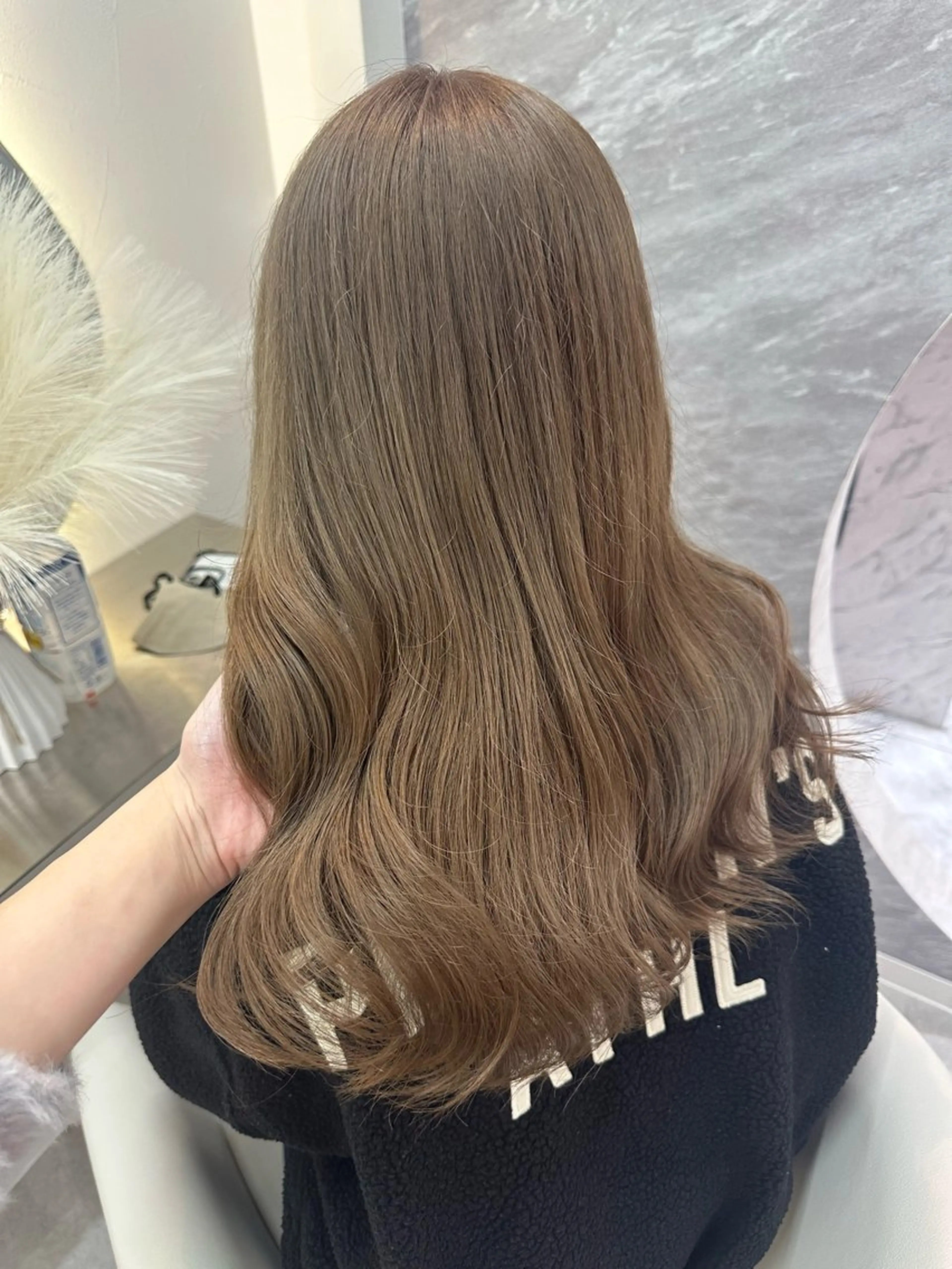 セミロング カラー ベージュカラー オリーブベージュ ヘアカラー トリートメント Rio🎀 艶カラー/韓国のヘアスタイル