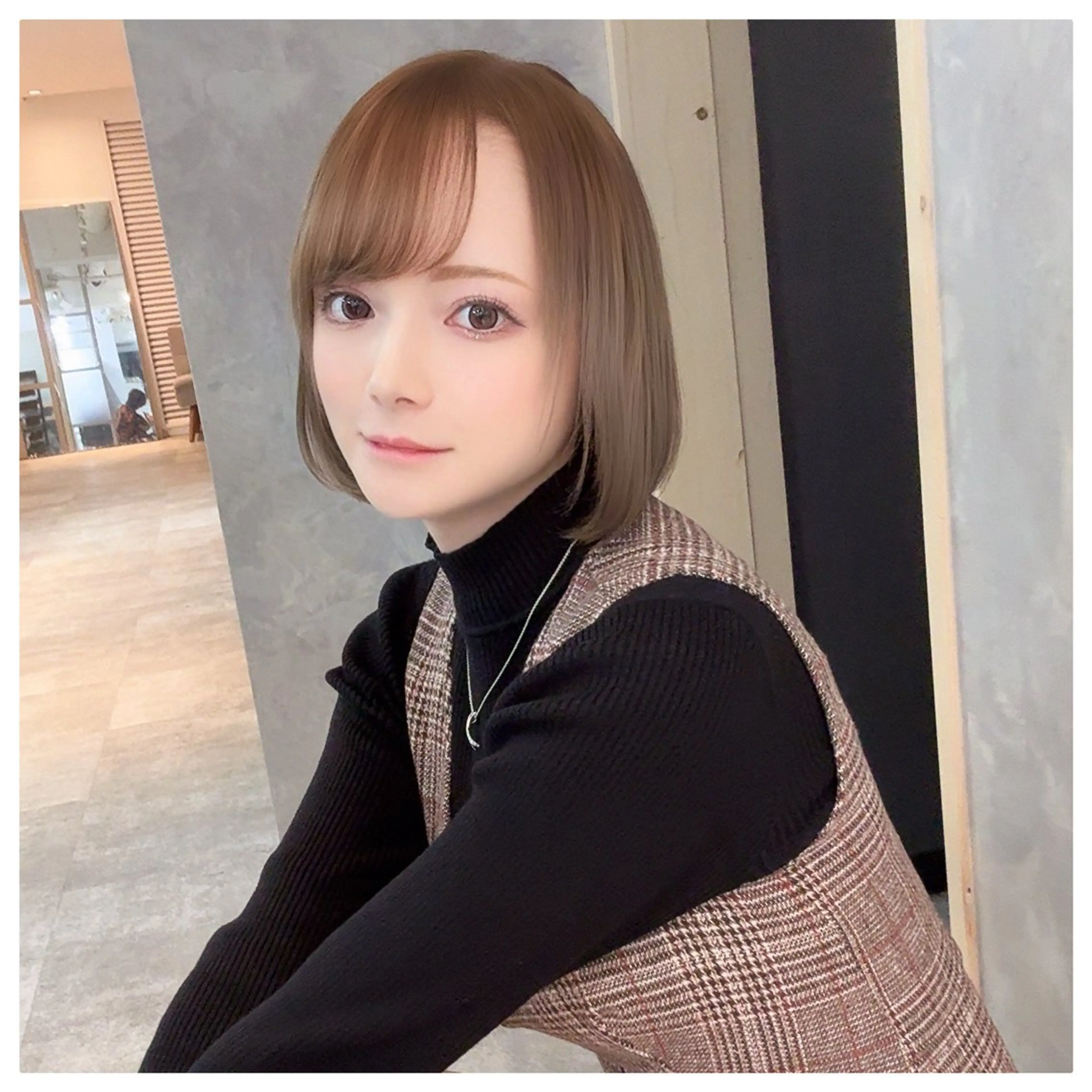 ショート カラー 透明感カラー グレージュ ミルクティーグレージュ ボブ カット ヘアカラー トリートメント ショート・ハイトーン ズーキーのヘアスタイル