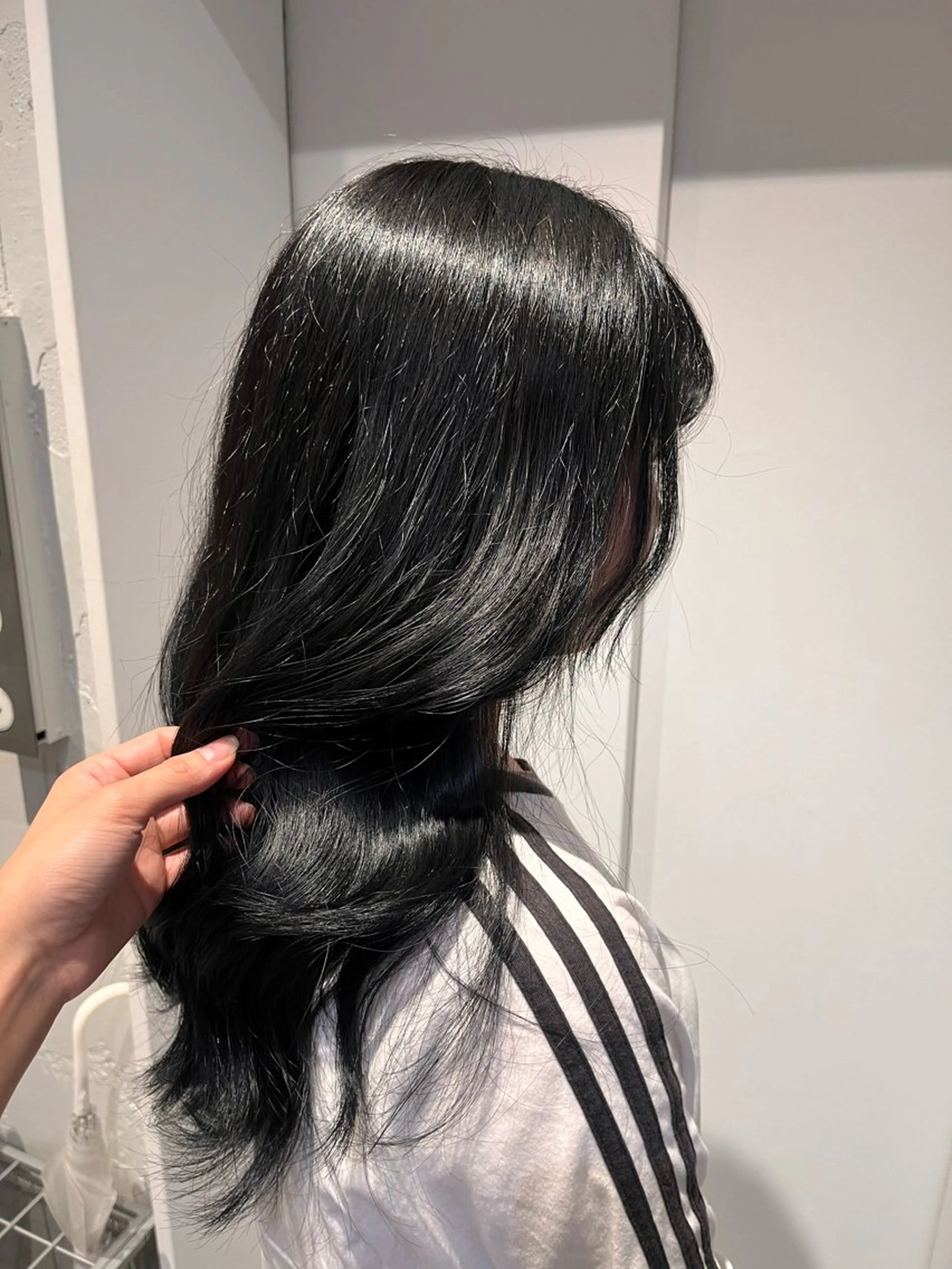 セミロング カラー 黒髪 ブルーカラー ブルーブラック ジャニヲタ美容師 /👒ルナ🛍のヘアスタイル