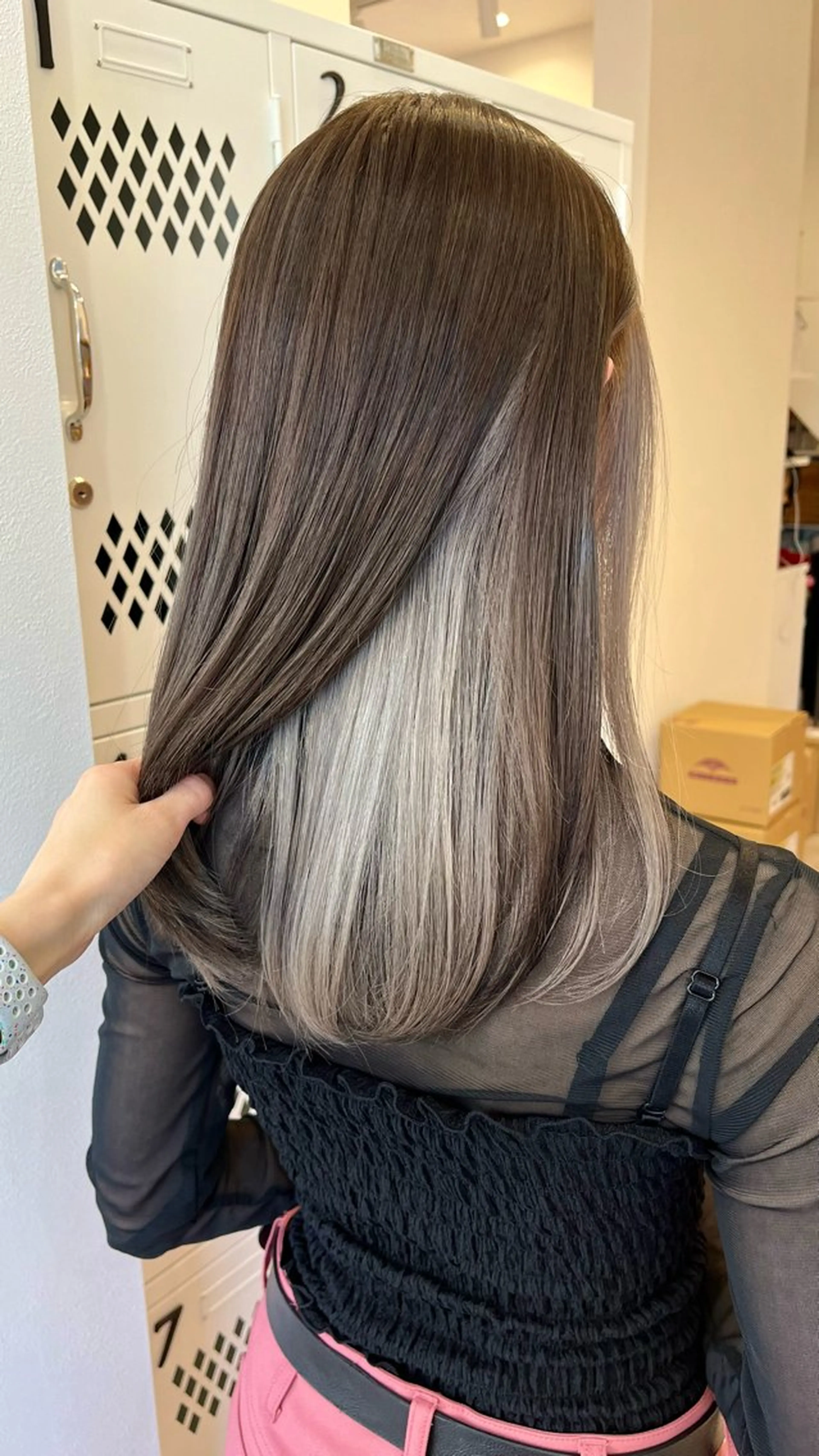 ミディアム カラー ベージュカラー ブリーチ インナーカラー ホワイトベージュ カット ヘアカラー トリートメント LiL HAIR＆SMILE 新浜店所属・葉田 綾乃のヘアスタイル
