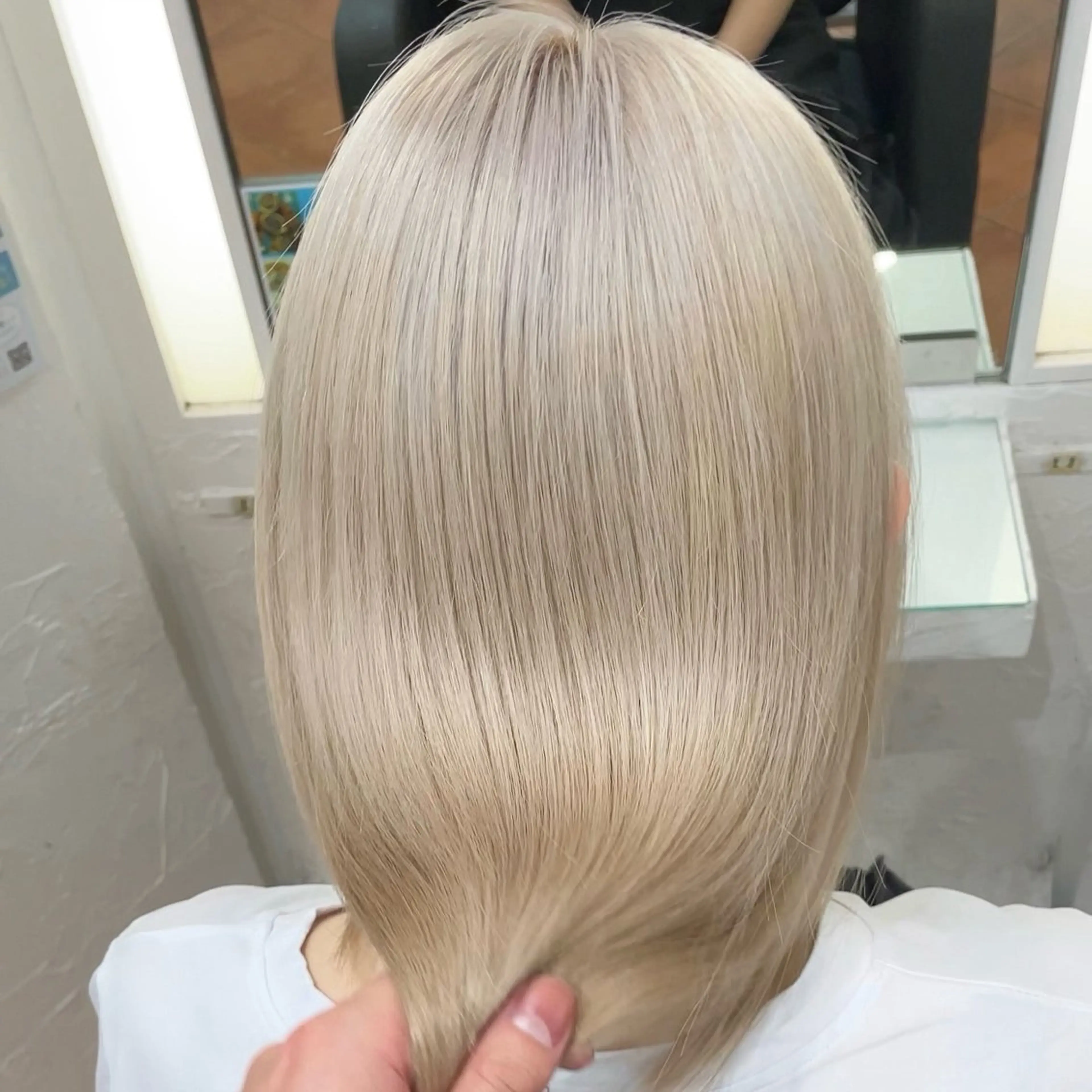 ロング カラー ベージュカラー ブリーチ ケアブリーチ デザインカラー ハイトーンカラー ヘアカラー トリートメント ハイトーン特化× 韓国風カット赤井龍斗のヘアスタイル