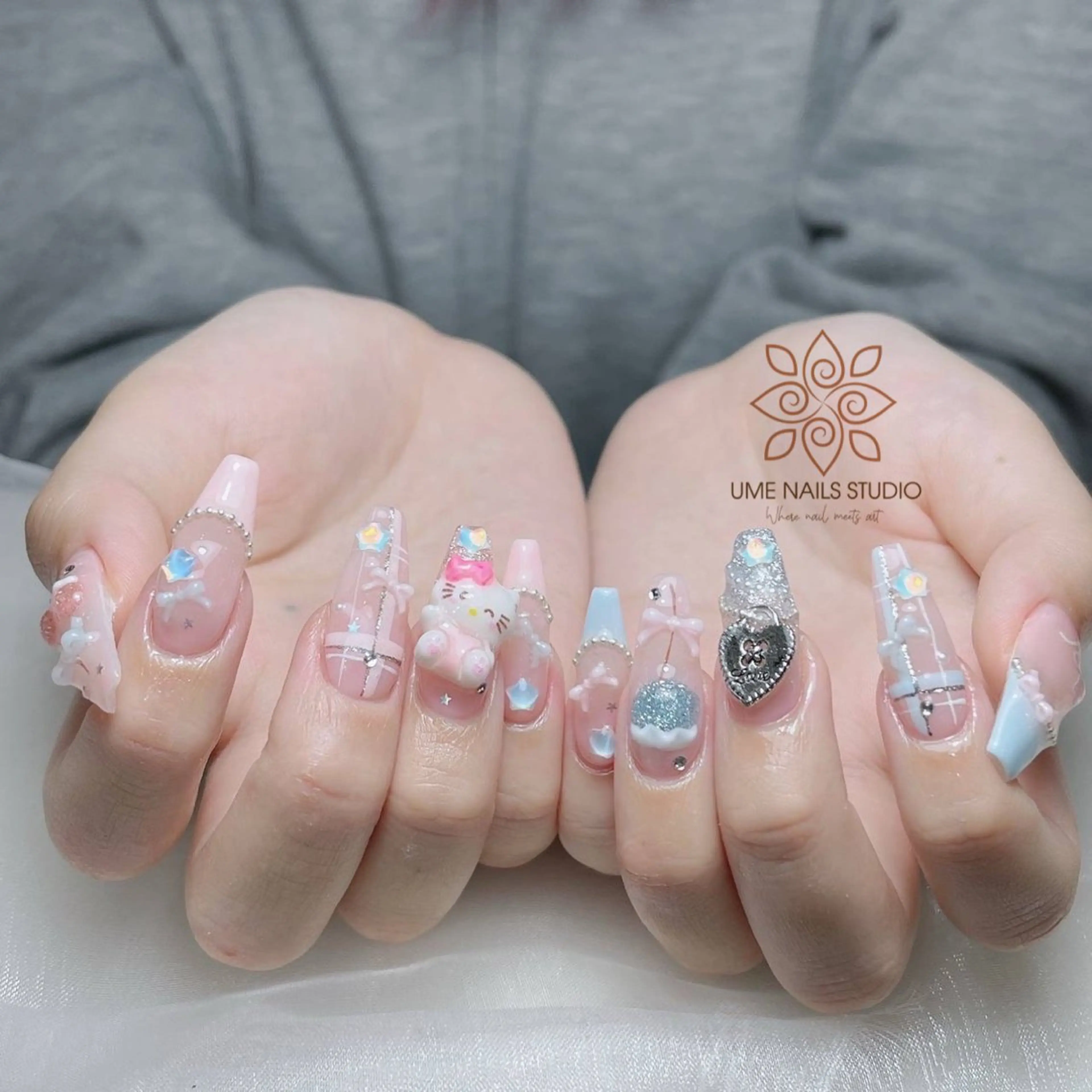 ネイル チークネイル クリアネイル ガーリー キラキラネイル 韓国ネイル ハンドネイル Ume Nail Studioのネイルデザイン