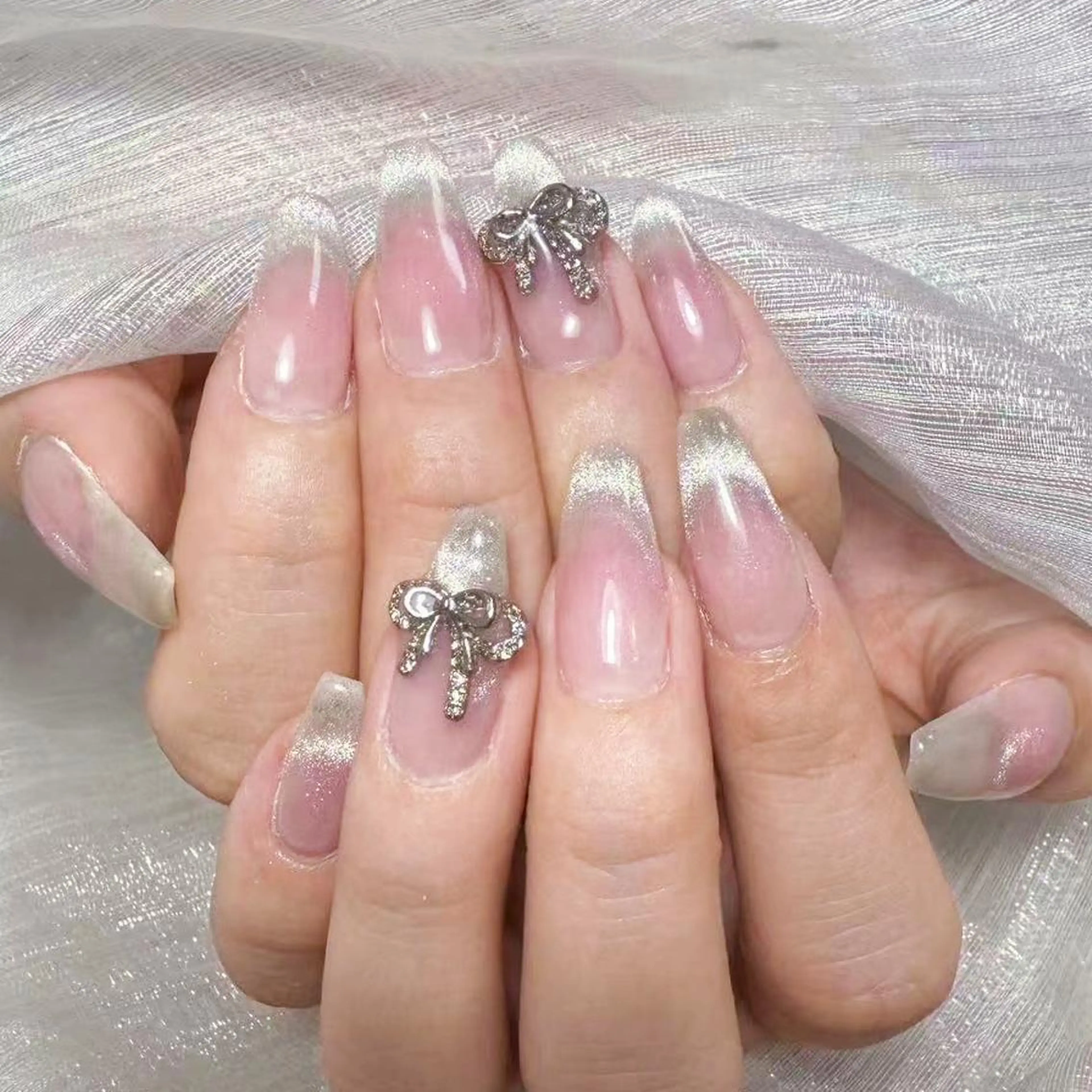 ネイル アートネイル オーロラネイル ガーリー キラキラネイル 韓国ネイル ハンドネイル YOYO 💅のネイルデザイン