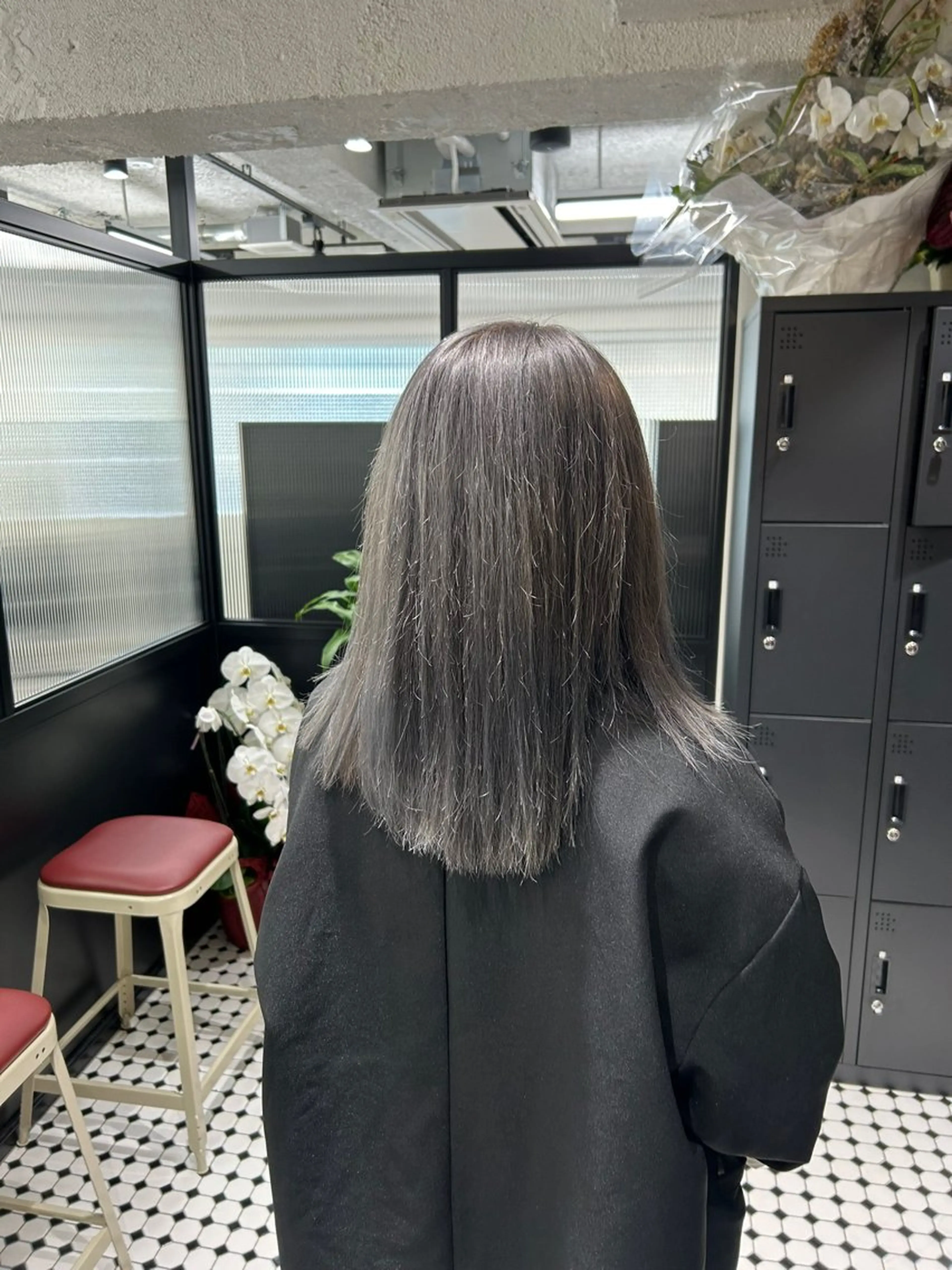 セミロング カラー ヘアカラー トリートメント 韓国ヘア暗髪 ダブルカラーメンズ可のヘアスタイル