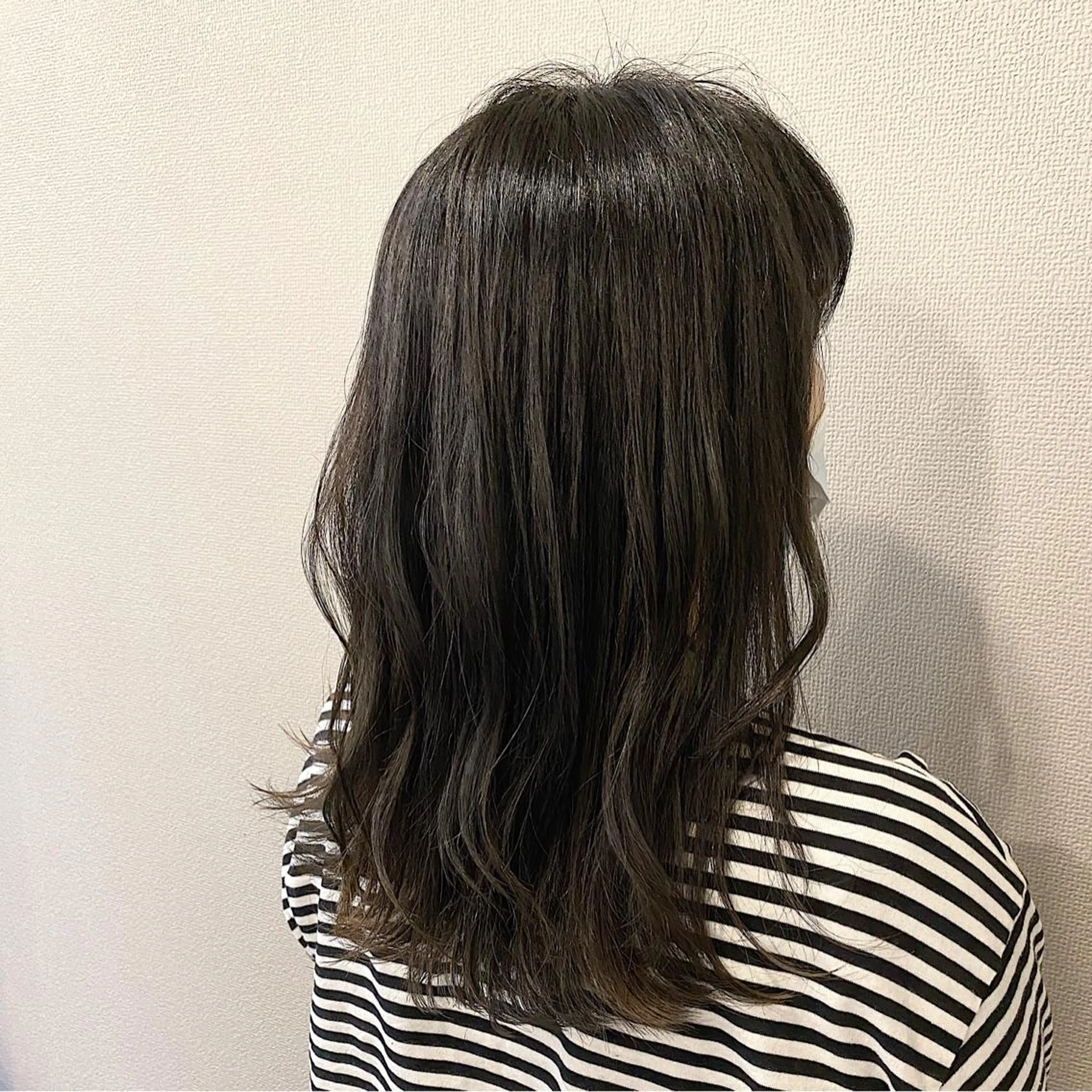 セミロング カラー グレージュ ハイライトカラー カーキグレージュ ハイライト カット ヘアカラー トリートメント CISCO所属・山口 浩之のヘアスタイル