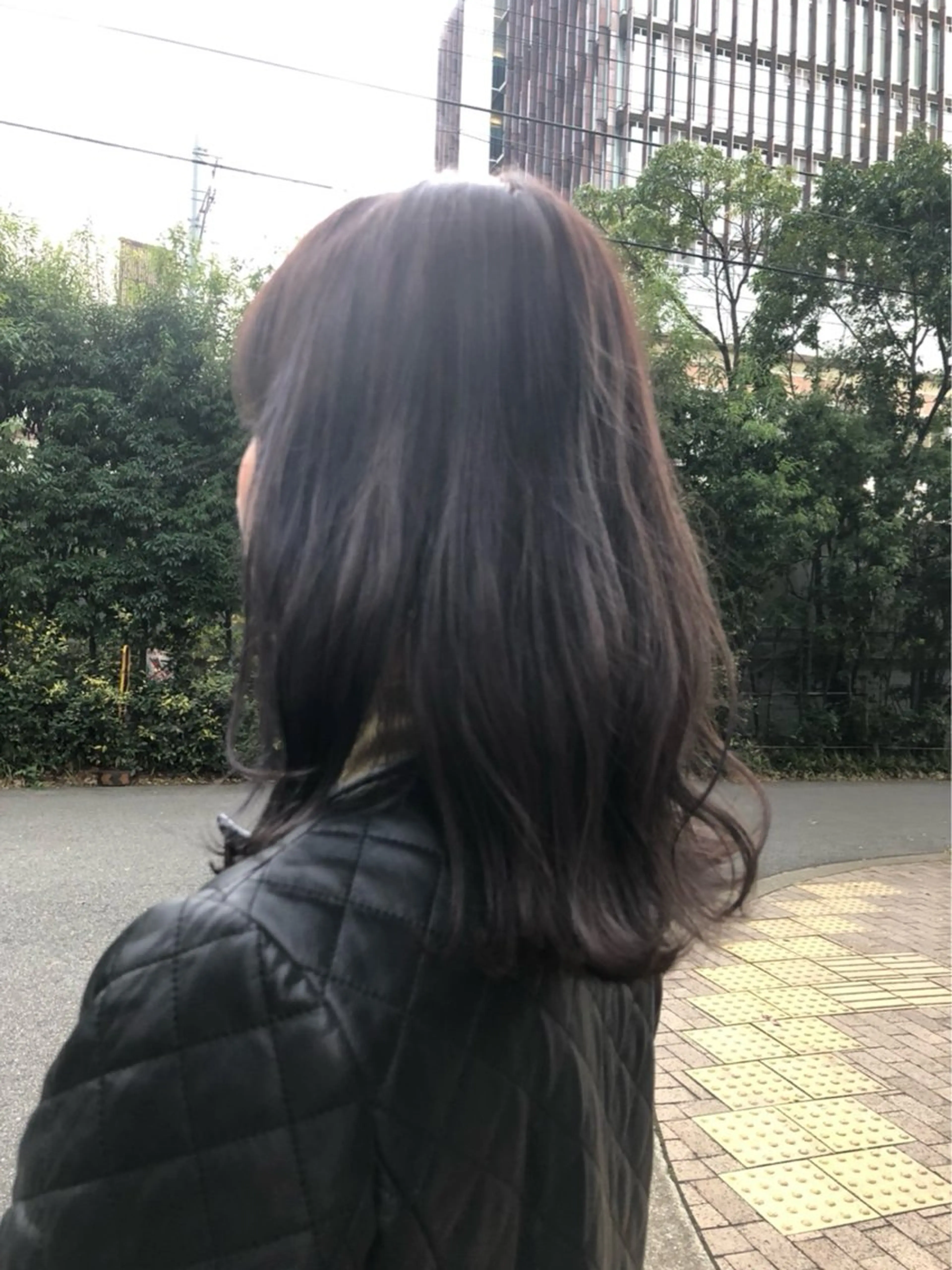 ミディアム カラー ベージュカラー オレンジ バイオレットカラー ルーヴル所属・長尾 桃佳のヘアスタイル