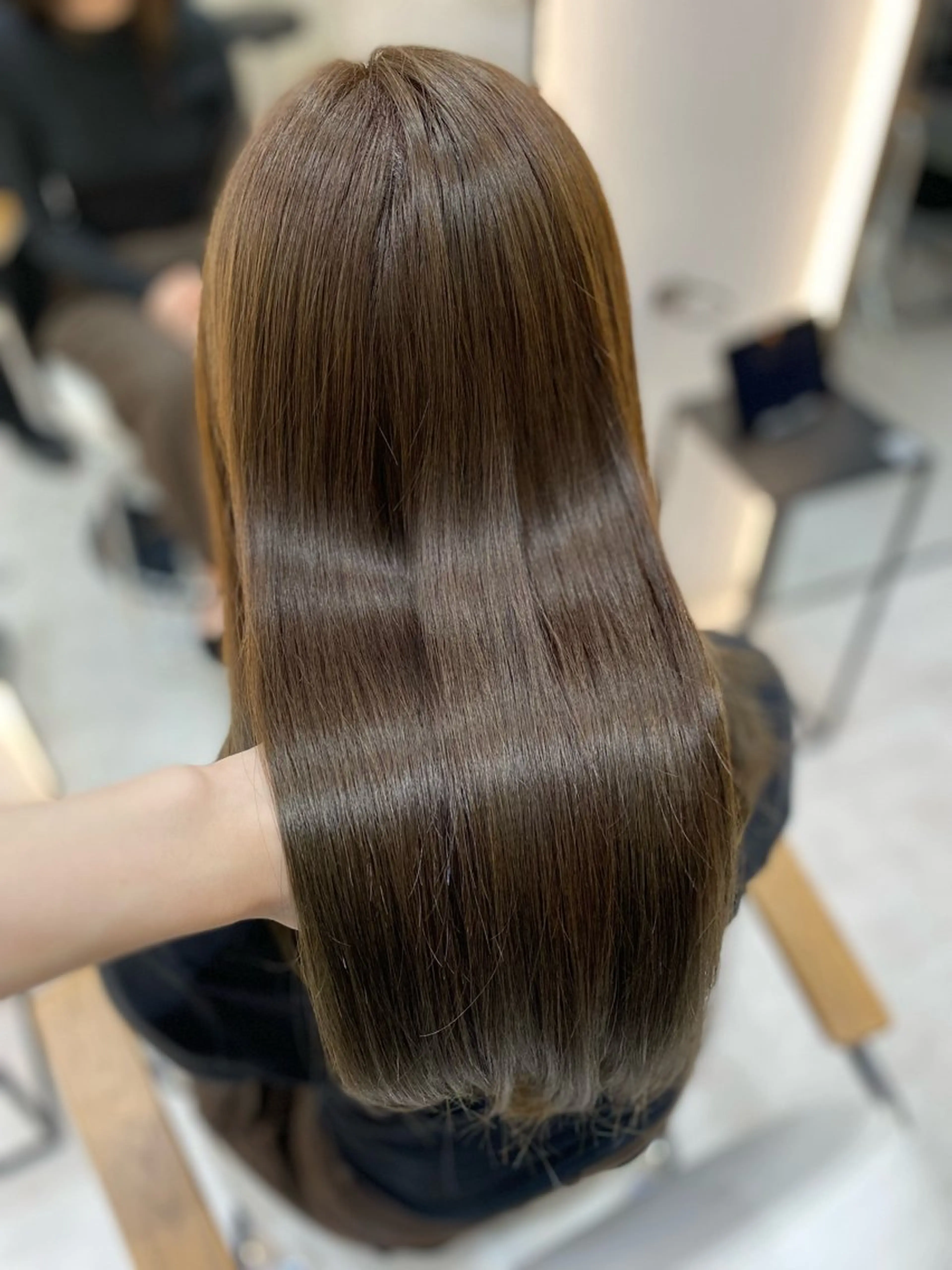 ロング カラー グレージュ オリーブグレージュ オリーブグレー レイヤーカット 艶髪・透明感カラー・ 韓国ヘア・Yuriのヘアスタイル