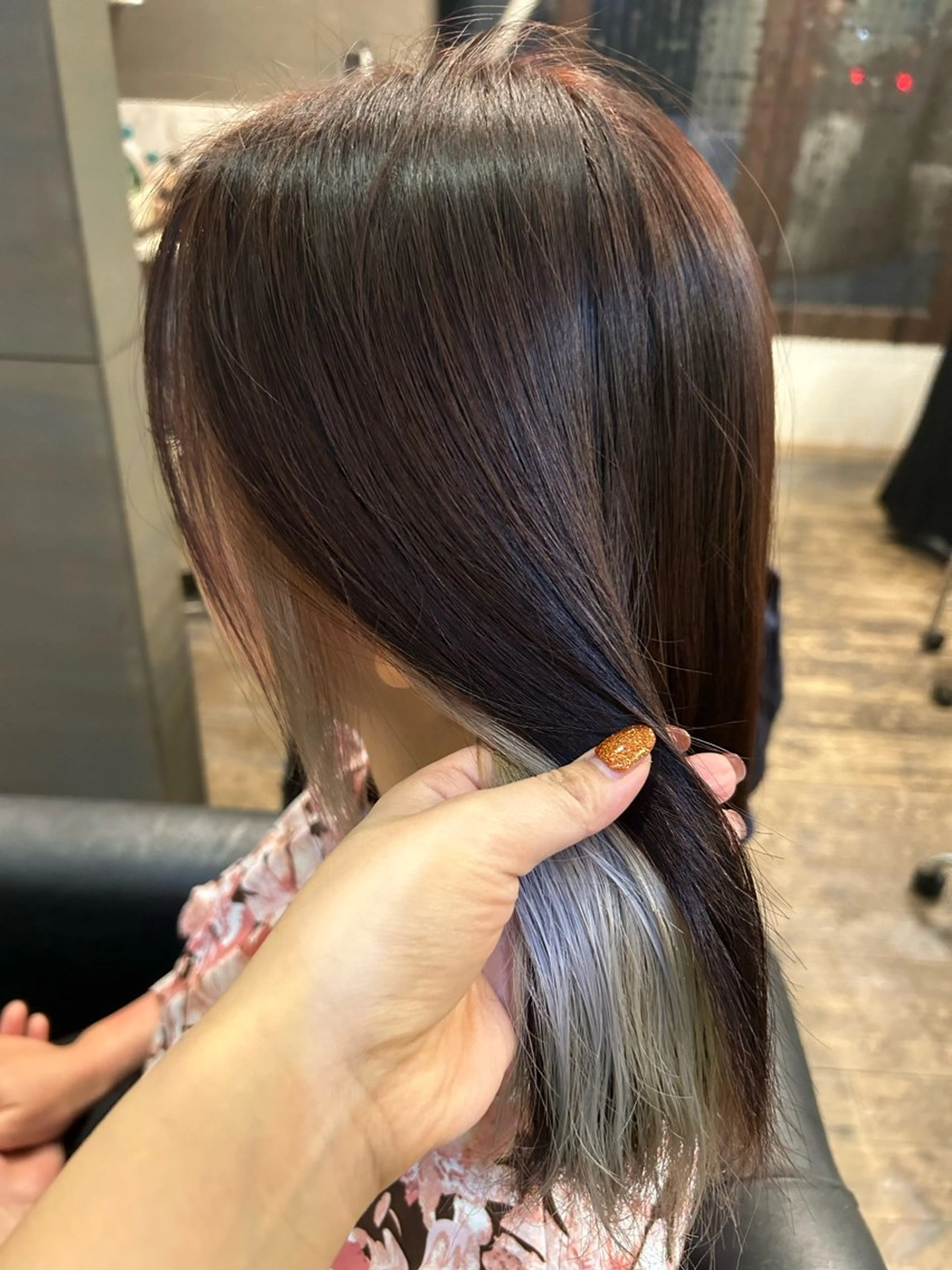 セミロング カラー 💜いわた みはる💜のヘアスタイル