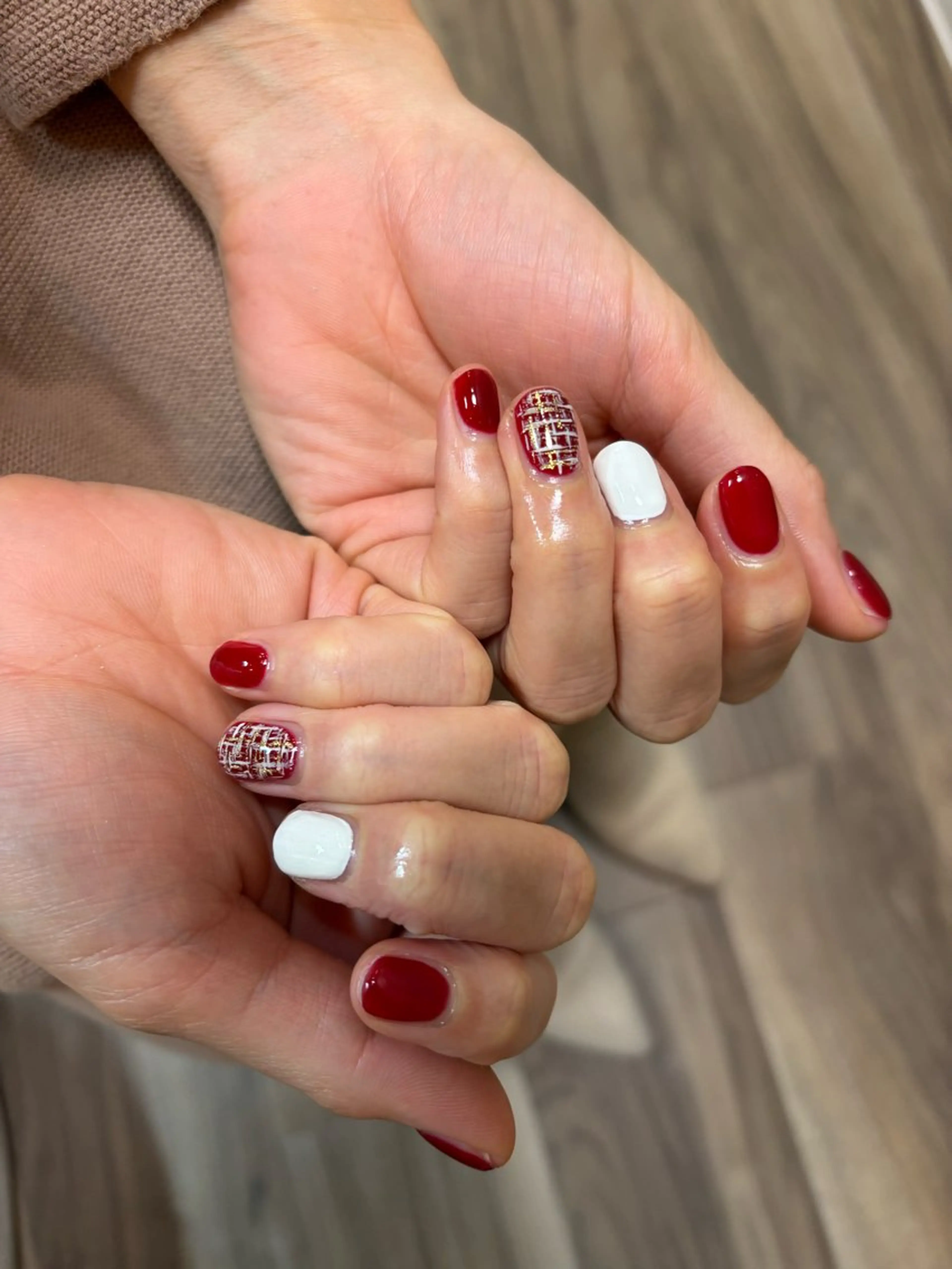 ネイル 赤色 シンプルネイル ツイードネイル 冬ネイル クリスマス lealea Ayakaのネイルデザイン