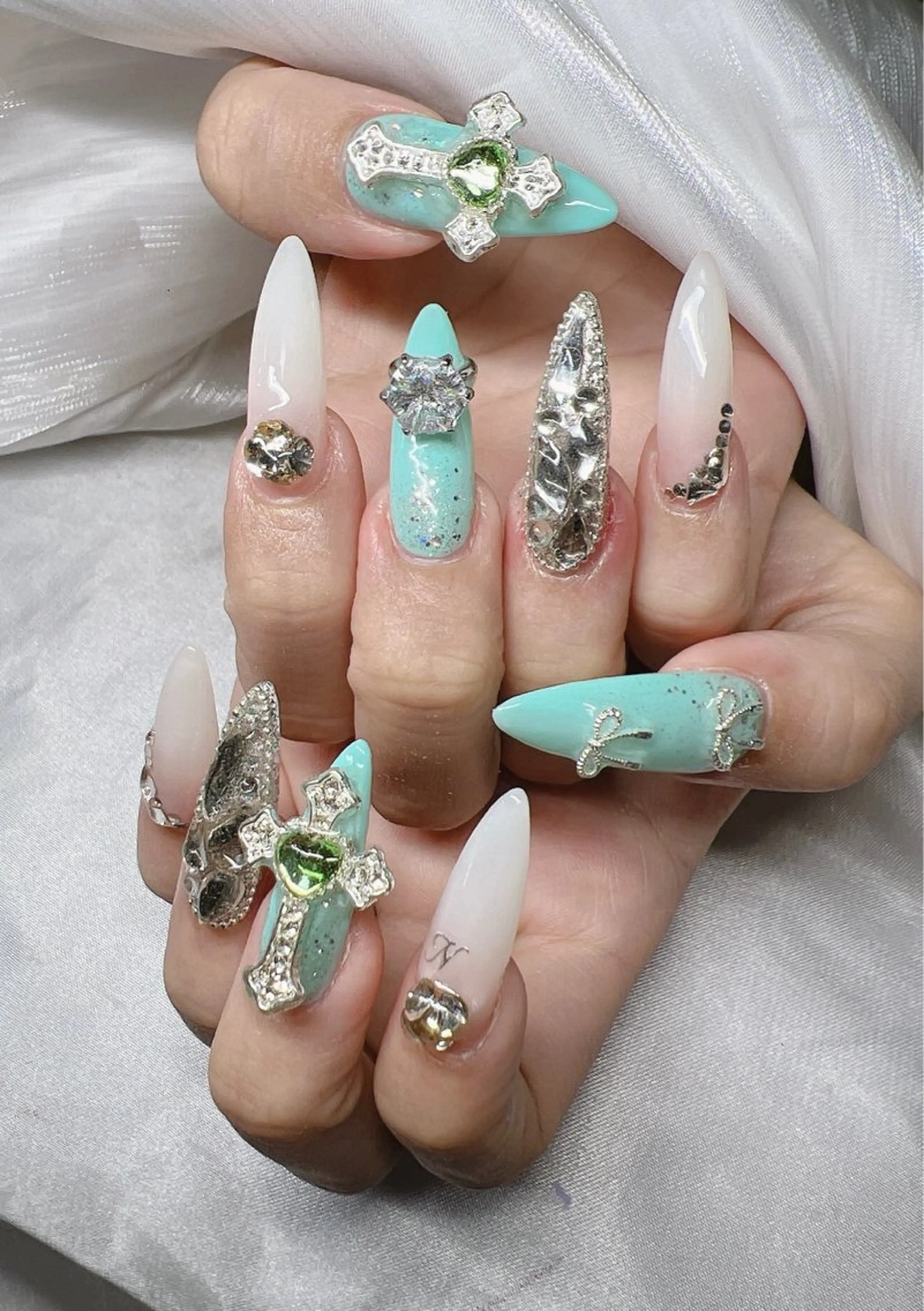 ネイル ハンドネイル Lee Nailsのネイルデザイン
