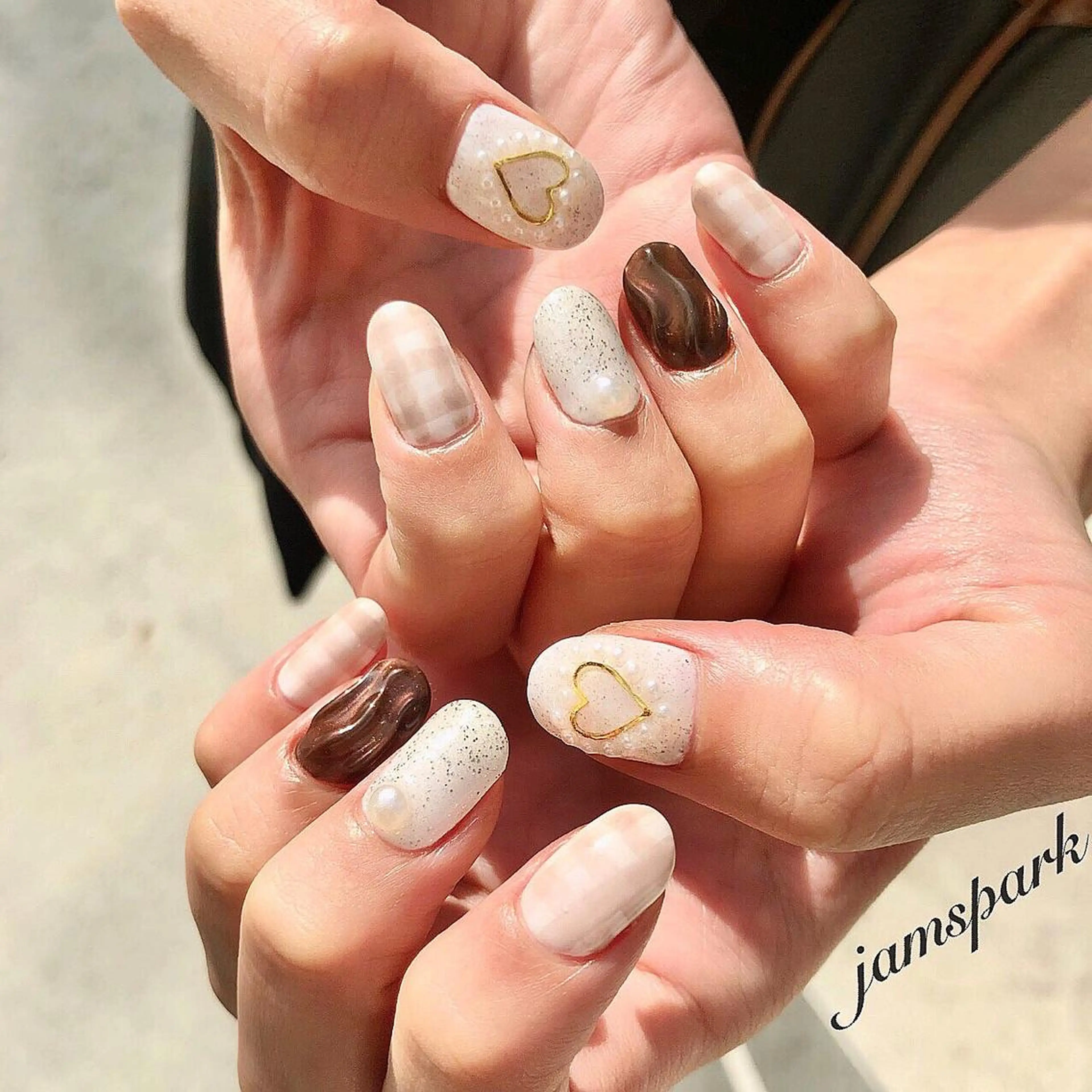 ネイル アートネイル ブラウン ジェルネイル ハート ニュアンスネイル ハンドネイル jamspark ✨のネイルデザイン