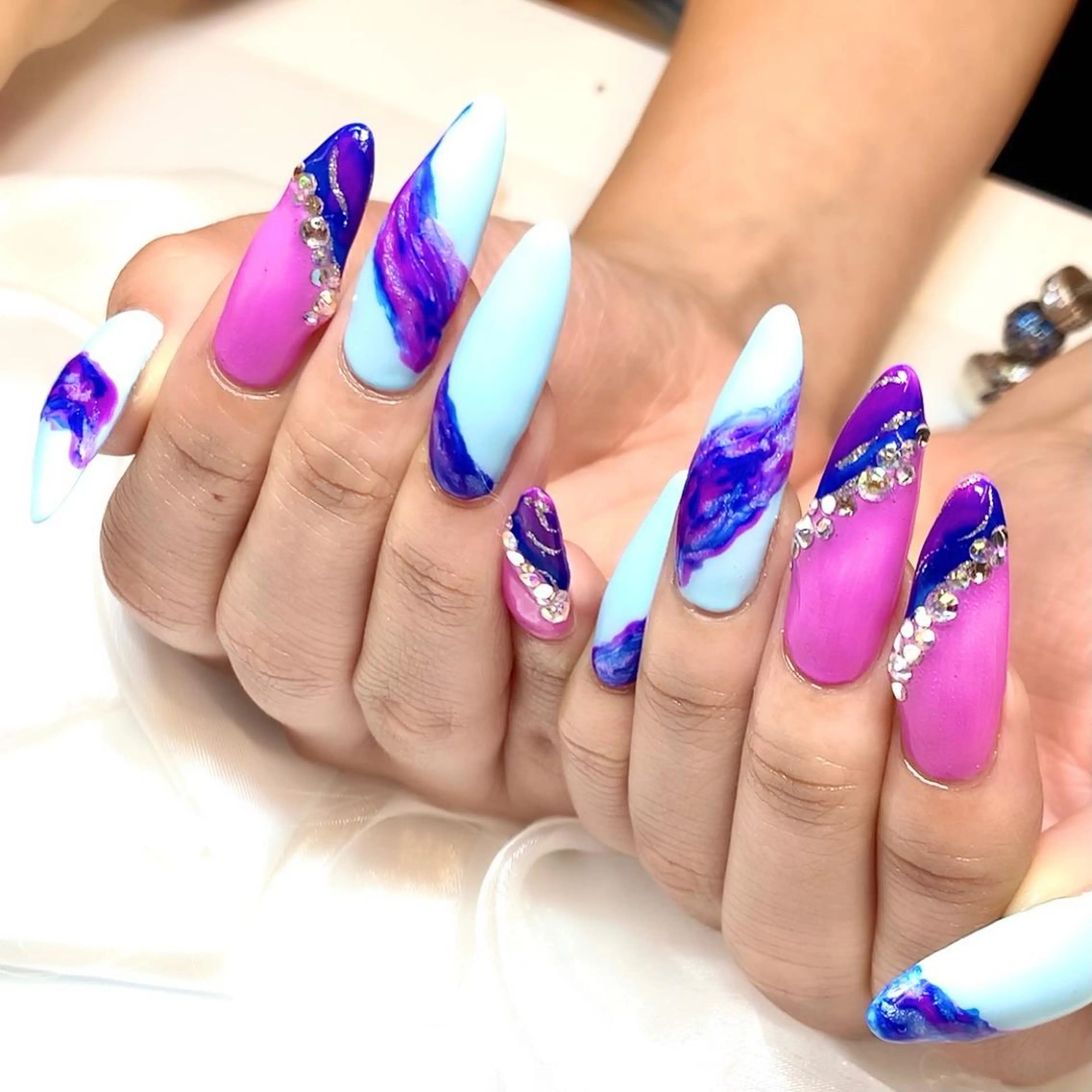 ネイル ジェルネイル ロングネイル ニュアンスネイル オフィスネイル パラジェル ハンドネイル clover nailのネイルデザイン