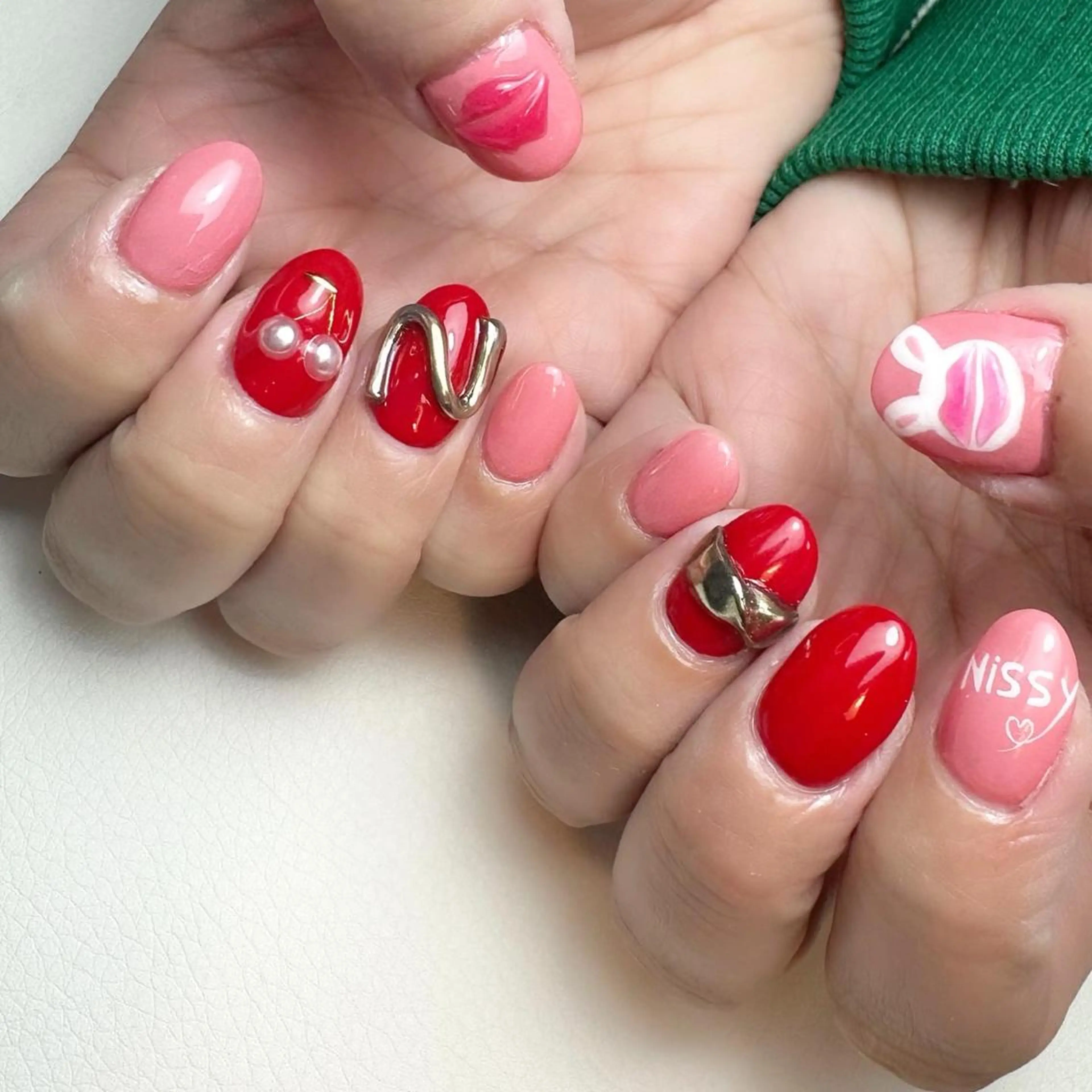 ネイル アートネイル ゴールド ハンドネイル Nail ameria megu所属・ameria meguのネイルデザイン