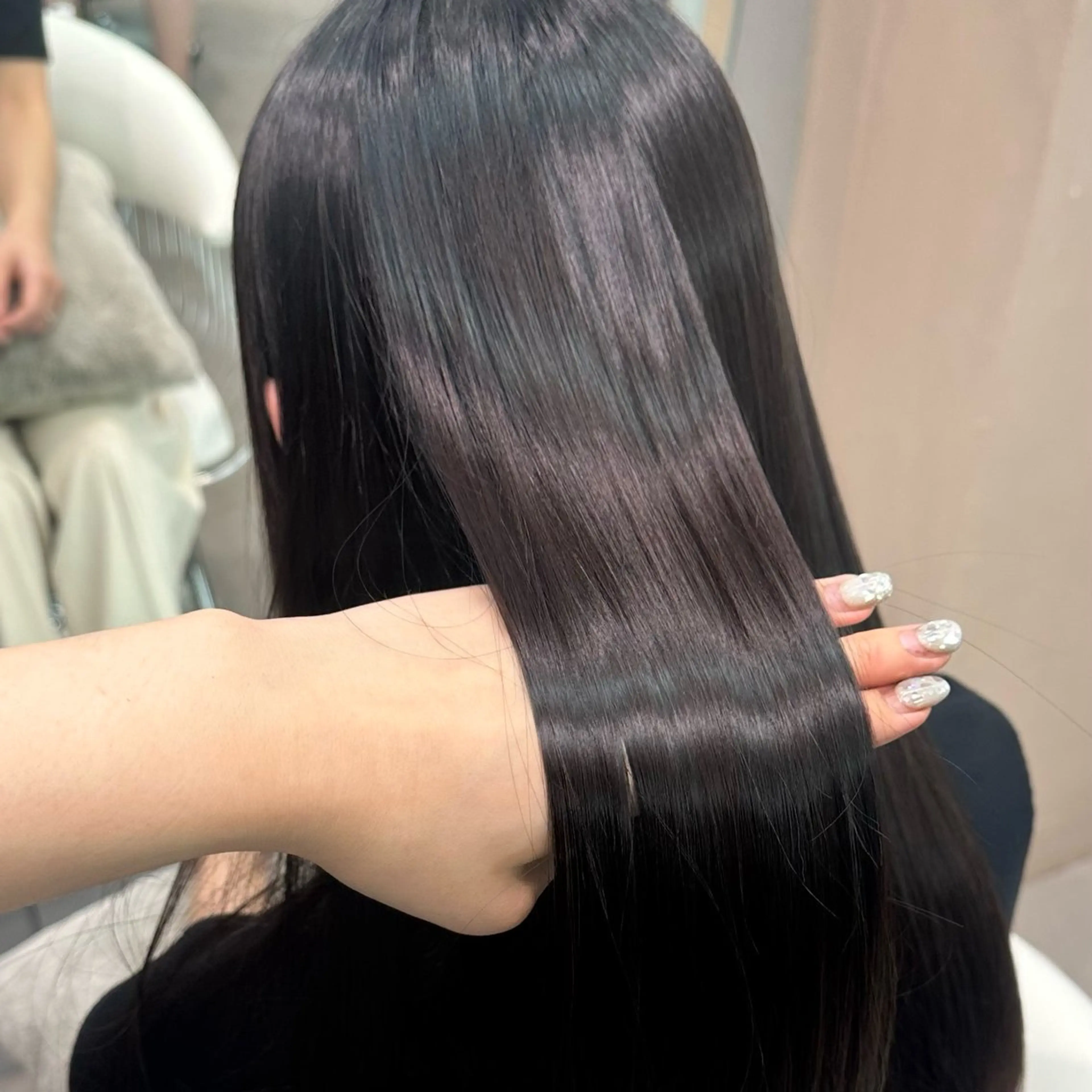 ミディアム カット 縮毛矯正 トリートメント ブリーチなし髪質改善 🎀GLROW のんのヘアスタイル