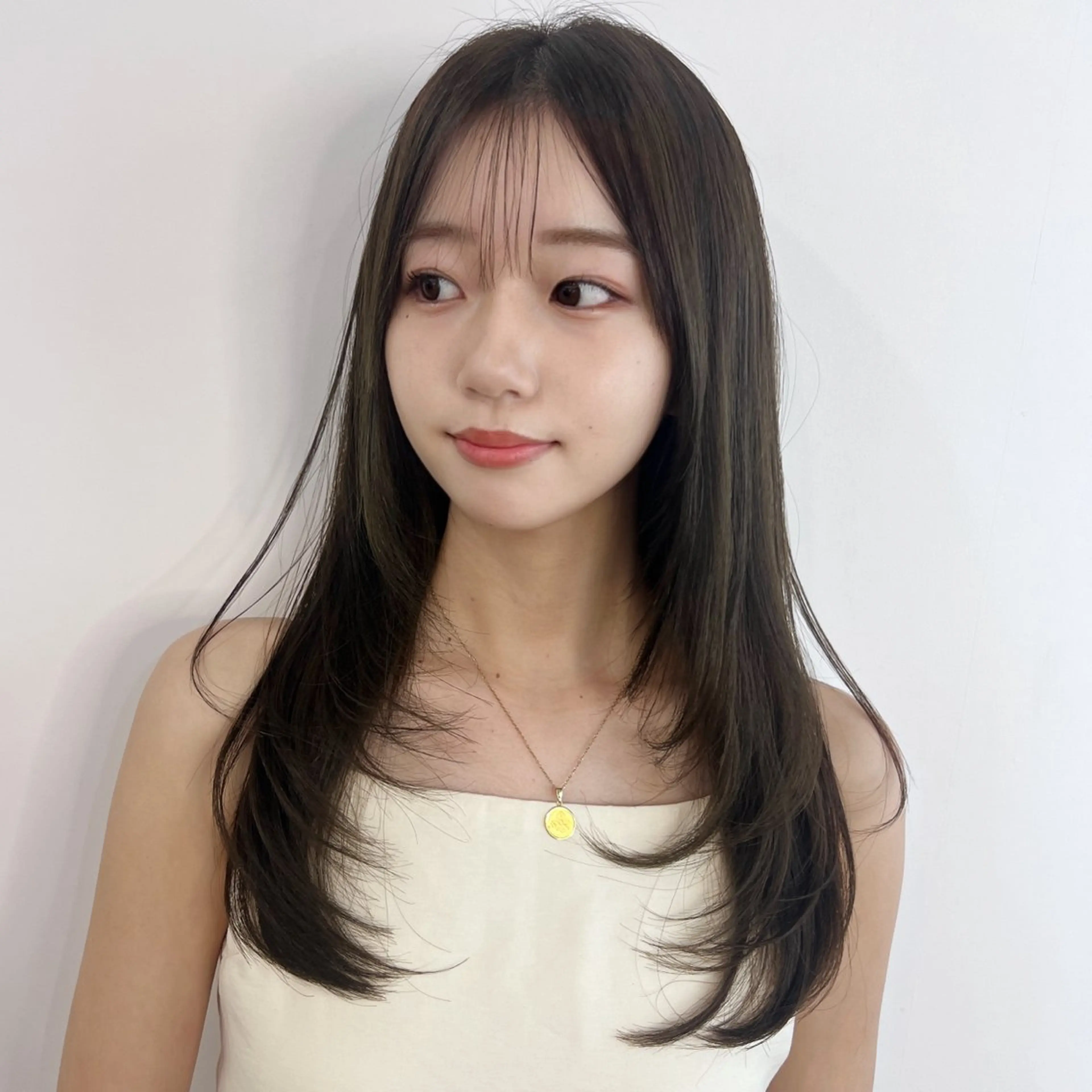 セミロング カラー レイヤーカット カット ヘアカラー トリートメント 透明感×髪質改善🧸 韓国ヘア　武田涼のヘアスタイル