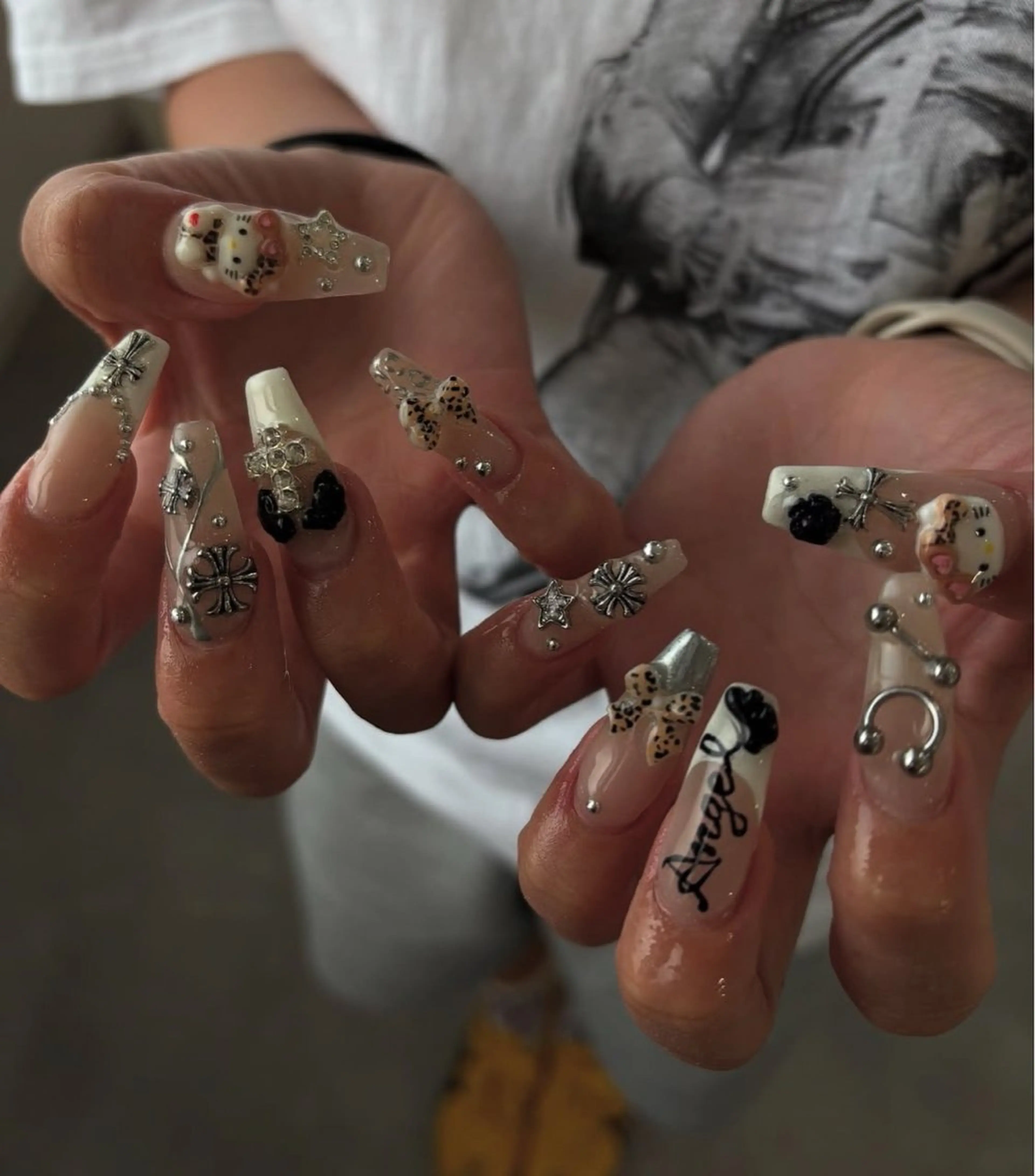 ネイル フレンチネイル グラデーション 韓国ネイル マグネットネイル シンプルネイル ハンドネイル CoMo Nail Studio所属・CoMo Nailのネイルデザイン