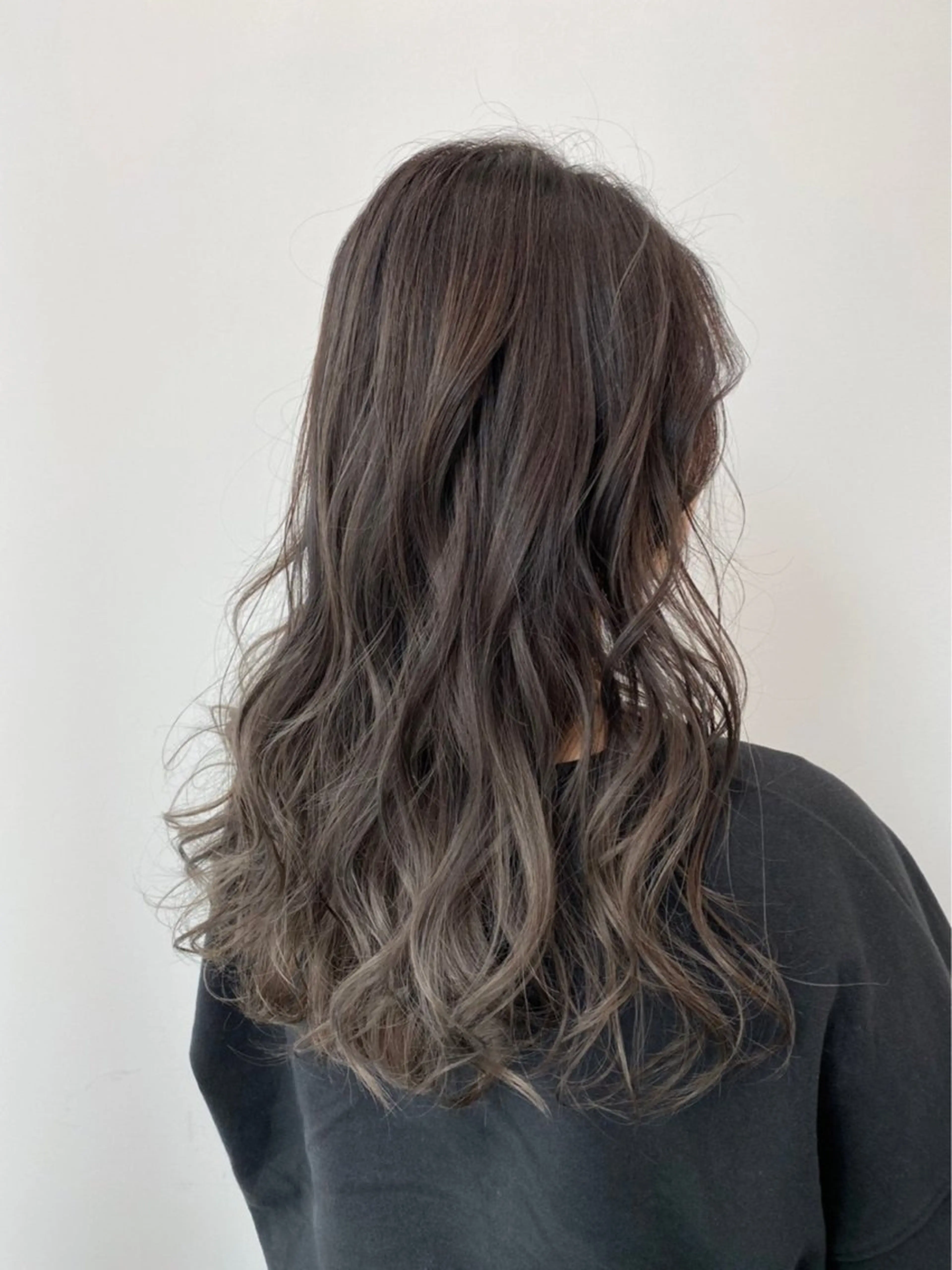 セミロング 推し活に可愛く艶モテ カラー/巻きキョウコのヘアスタイル