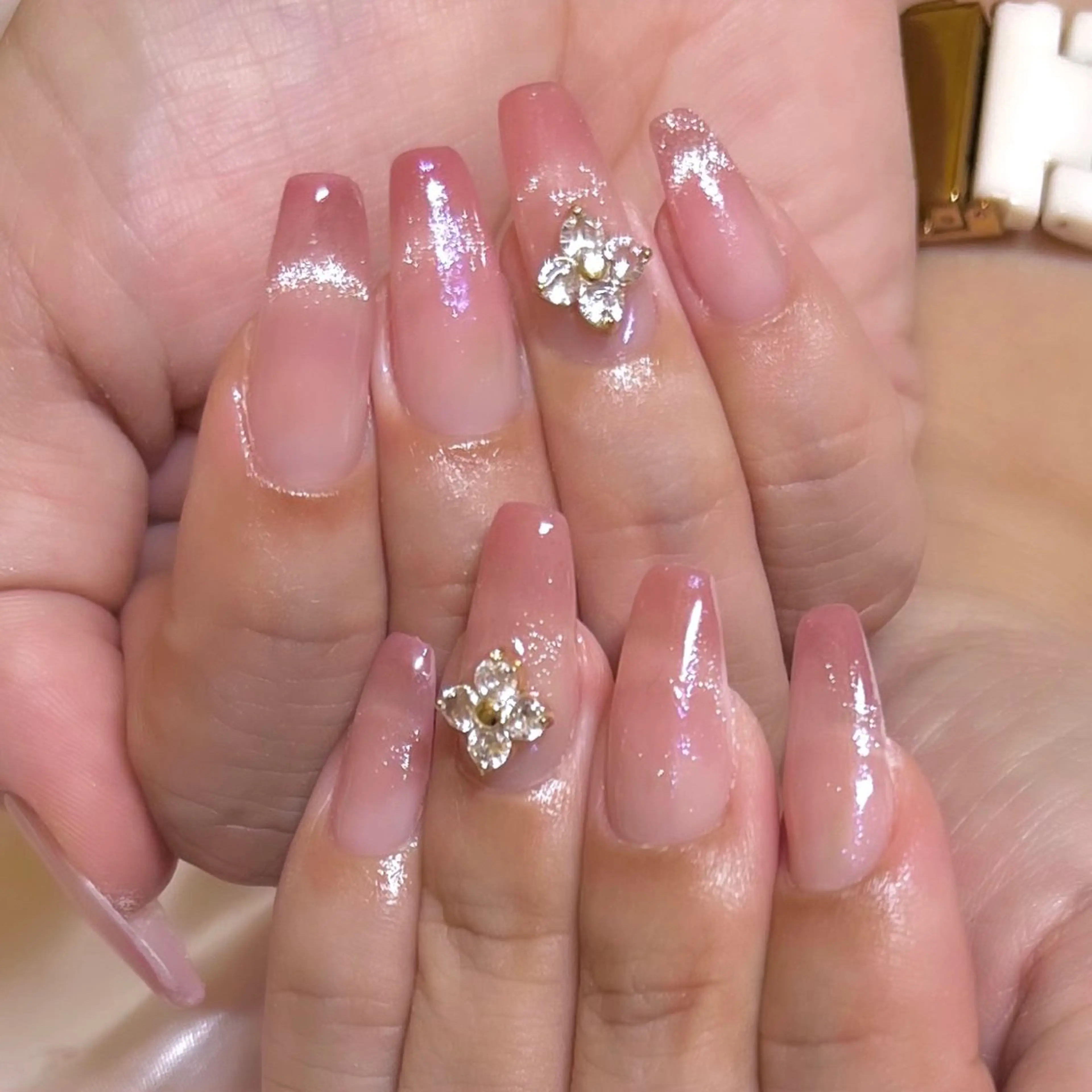 ネイル フレンチネイル キラキラネイル 韓国ネイル マグネットネイル マグネットフレンチ ハンドネイル R nailのネイルデザイン