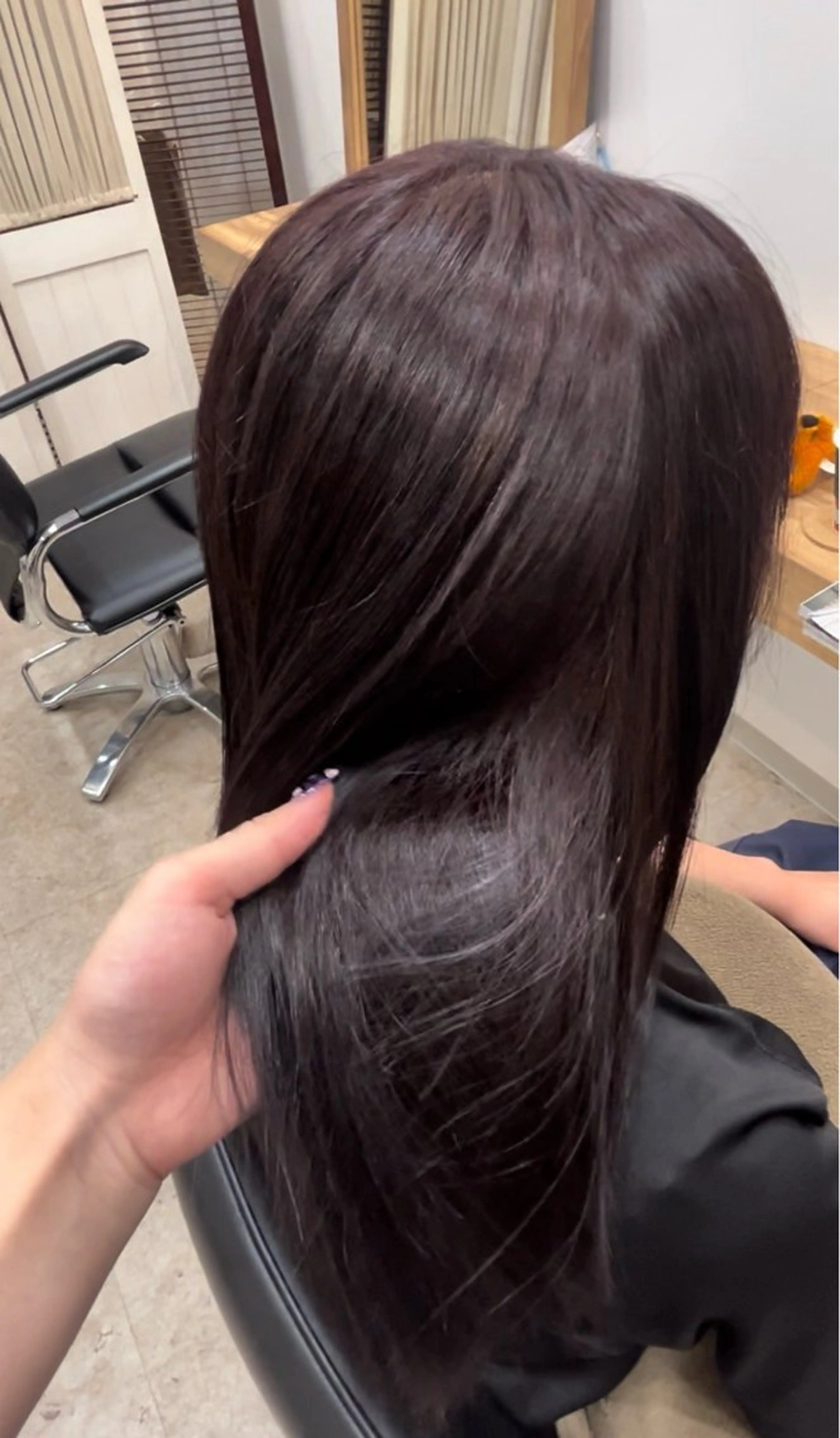 セミロング カラー ブリーチ レッドカラー 黒川 綾音のヘアスタイル