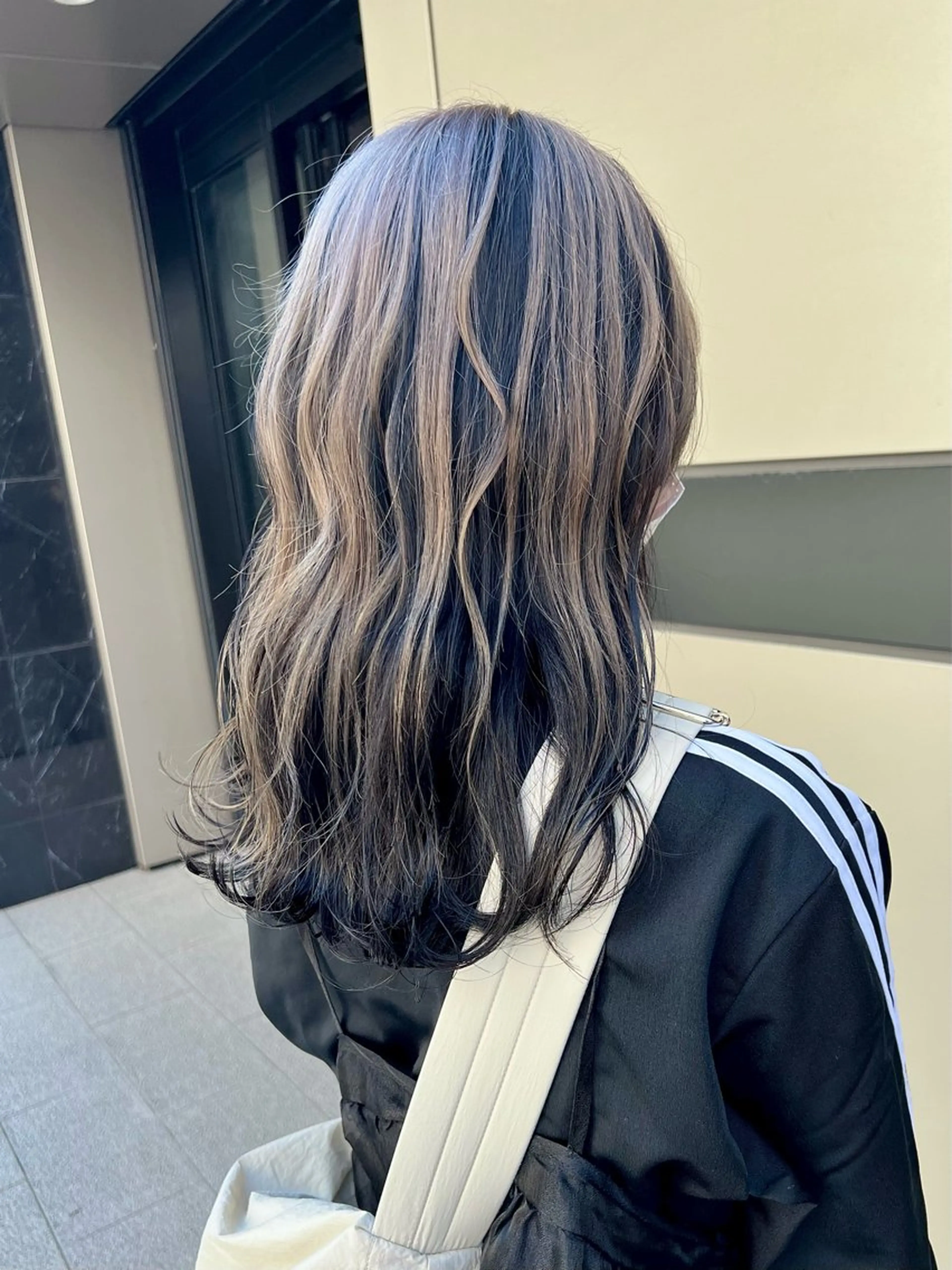 ミディアム カラー 韓国ヘア🇰🇷 中島志菜のヘアスタイル