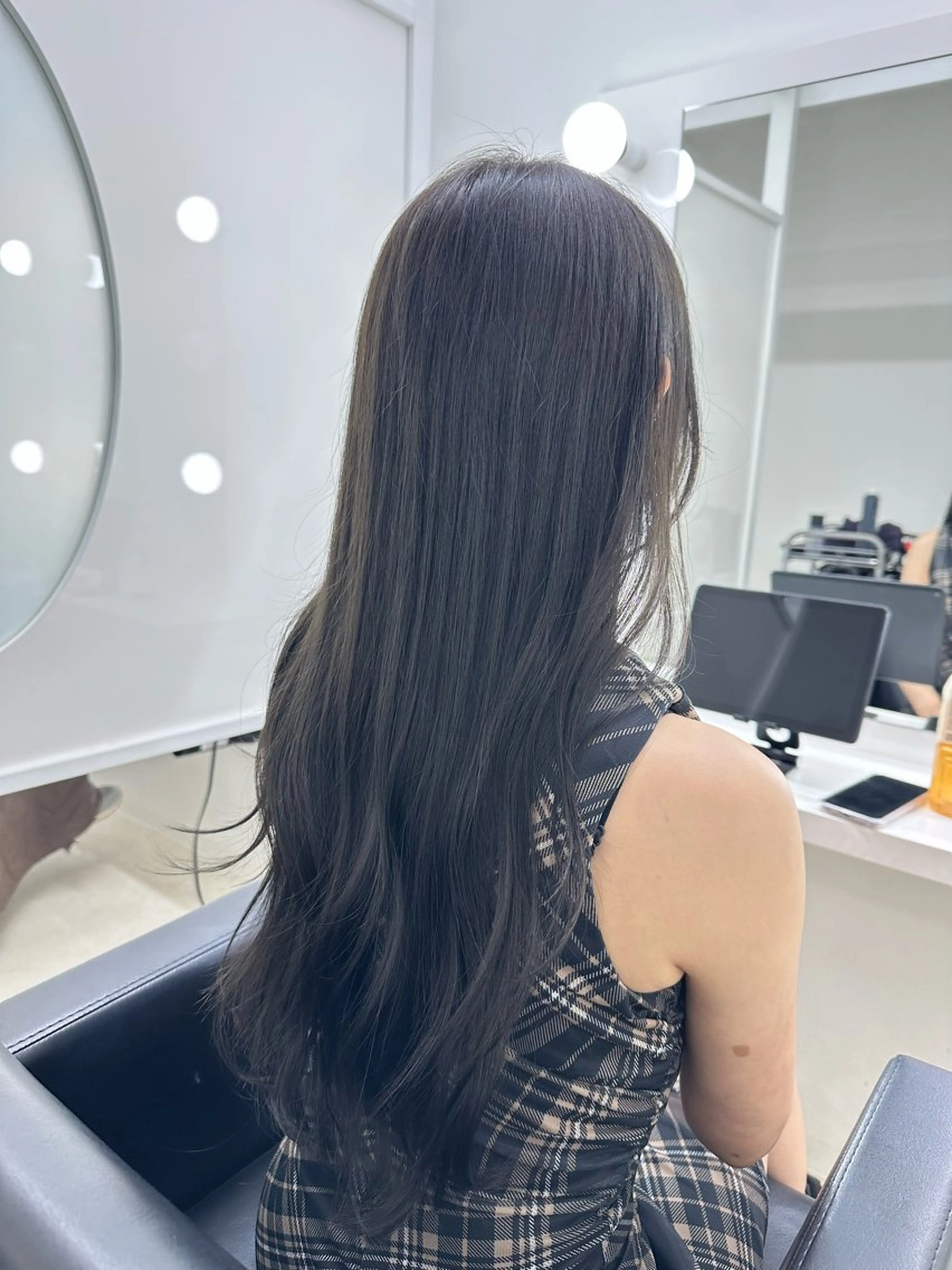 ロング カラー アッシュ アッシュグレー アッシュグレージュ グレージュ 中河 ななのヘアスタイル