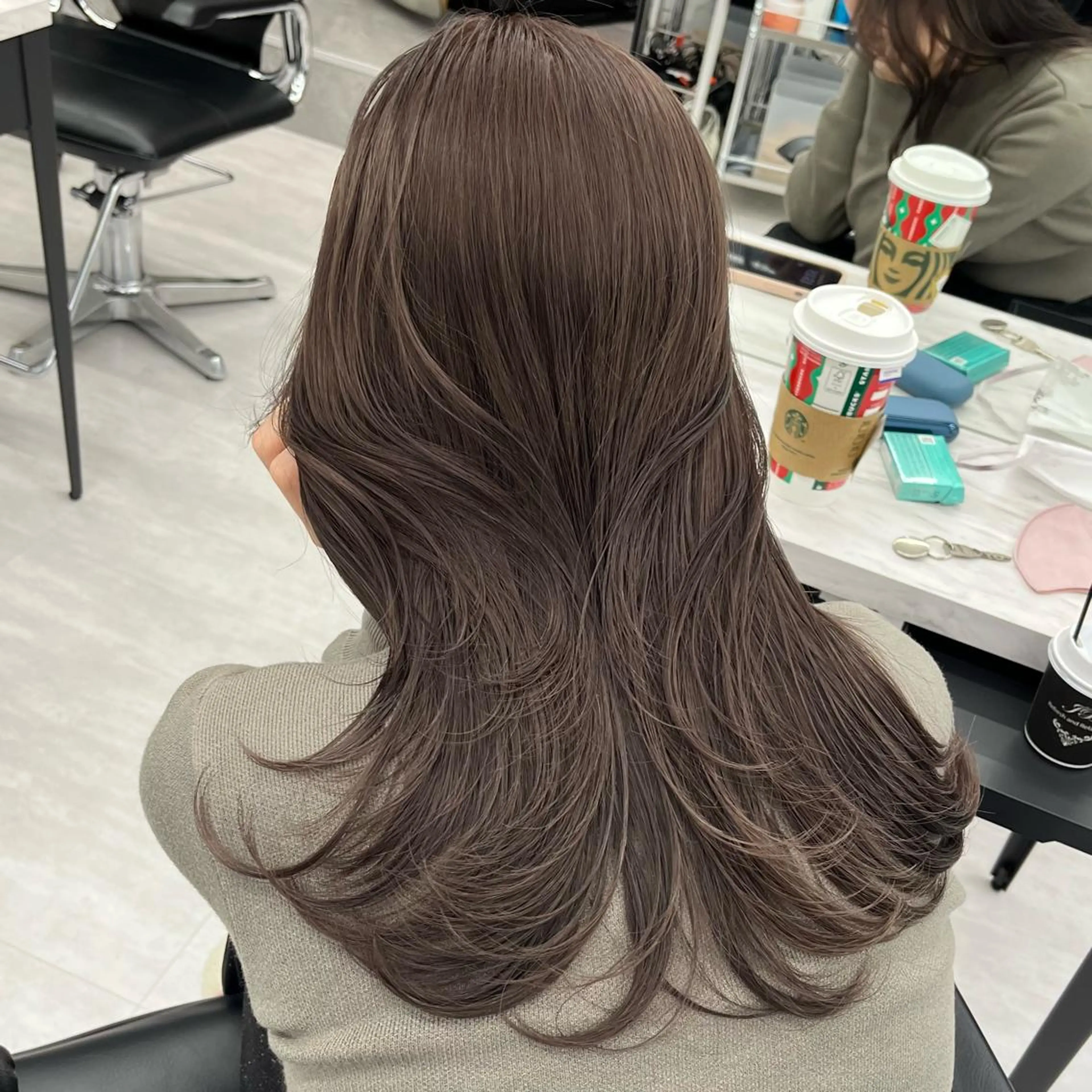 セミロング カラー パーマ ヘアアレンジ 結婚式・ブライダル アッシュ ベージュカラー 黒髪 ブリーチ 韓国ヘア×2way 🇰🇷和知拓郎のヘアスタイル