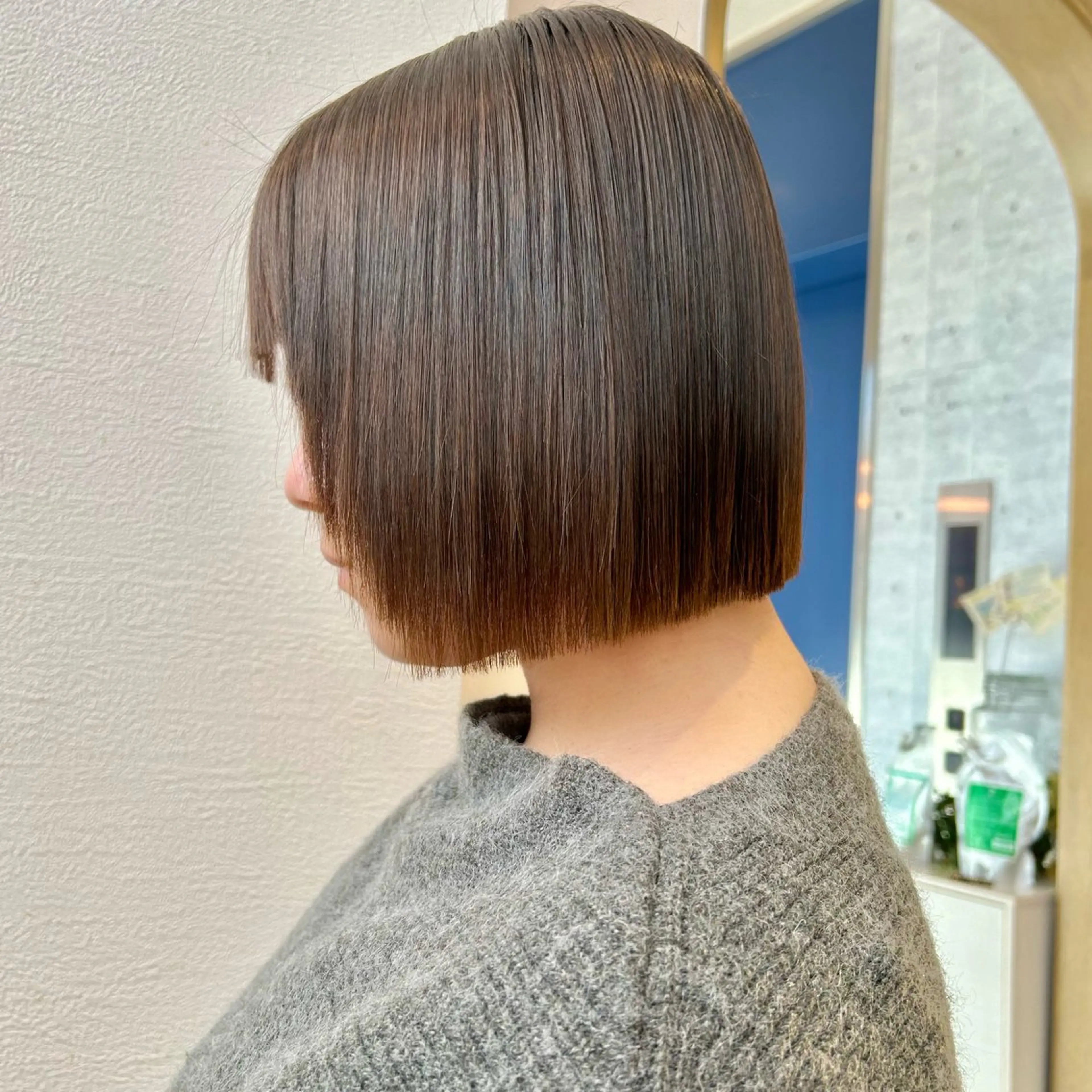 ミディアム カラー ワンレンボブ ブリーチ ブリーチなしカラー ボブ 顔周りカット カット ヘアカラー 縮毛矯正 髪質改善【縮毛矯正】 美髪ボブを量産する人のヘアスタイル