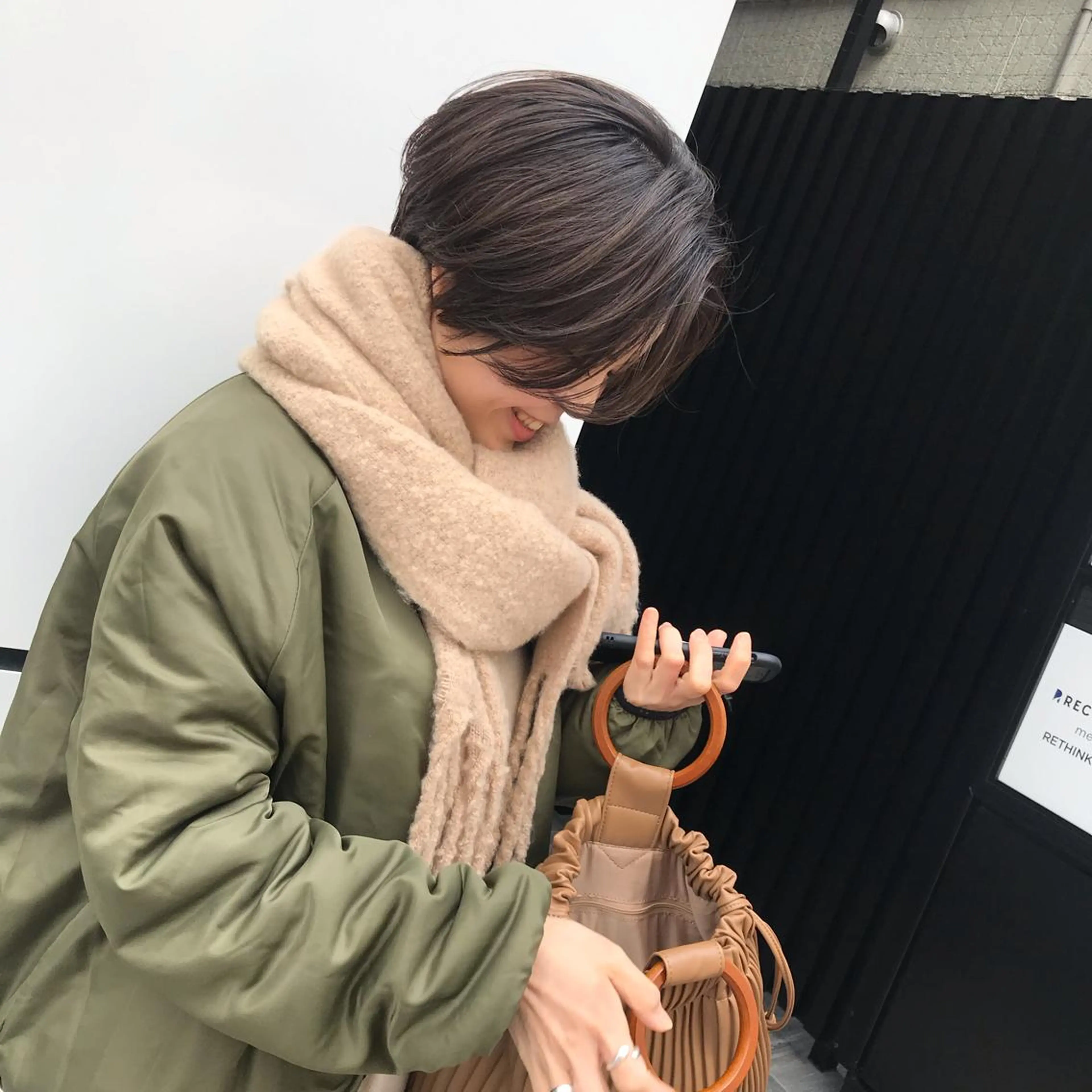 ショート カラー アッシュ ブラウンカラー オリーブカラー HARUNA🤍 色持ち良いツヤ髪のヘアスタイル