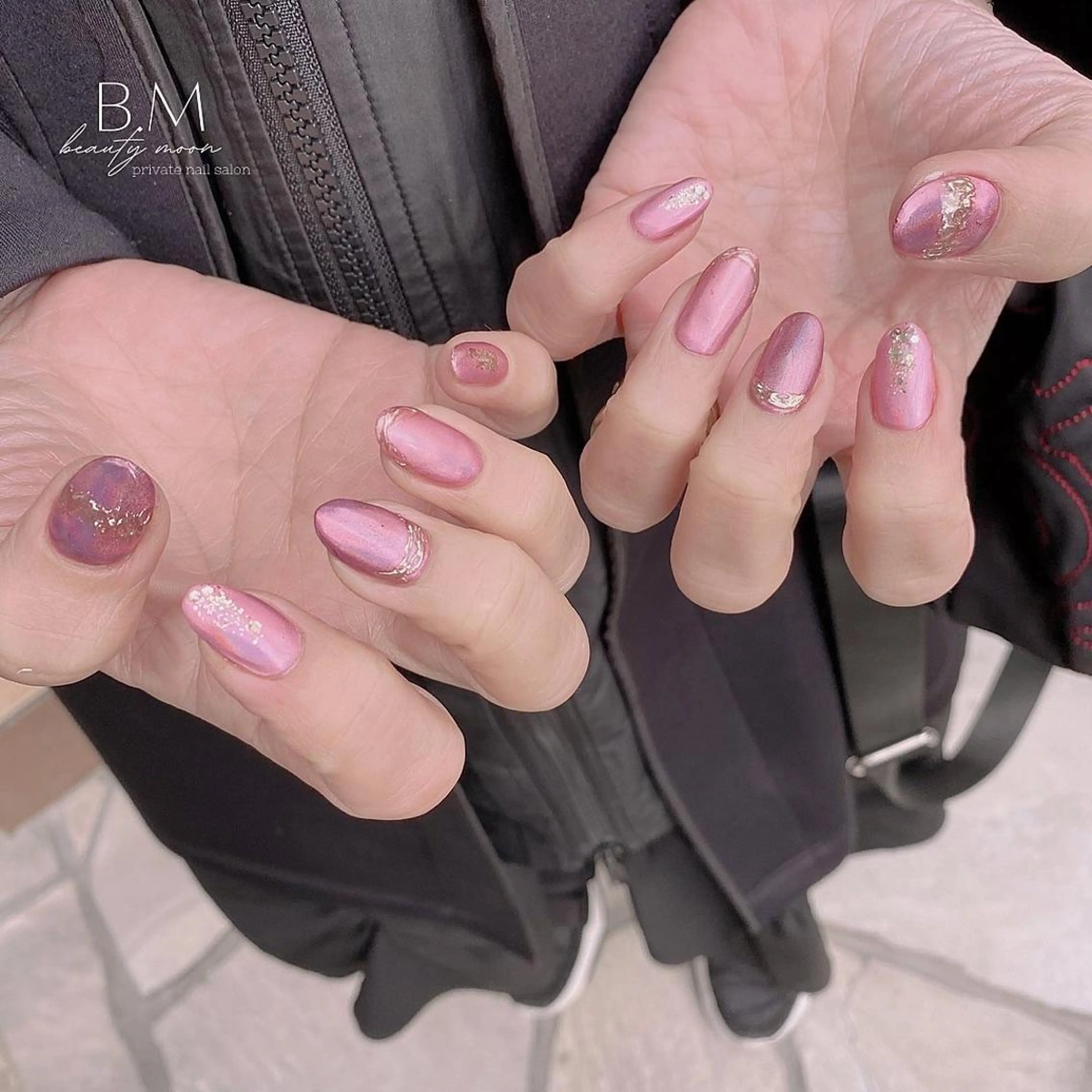 ネイル アートネイル カジュアル ゴールド ミラーネイル ピンク ハンドネイル beauty ☪︎moonのネイルデザイン