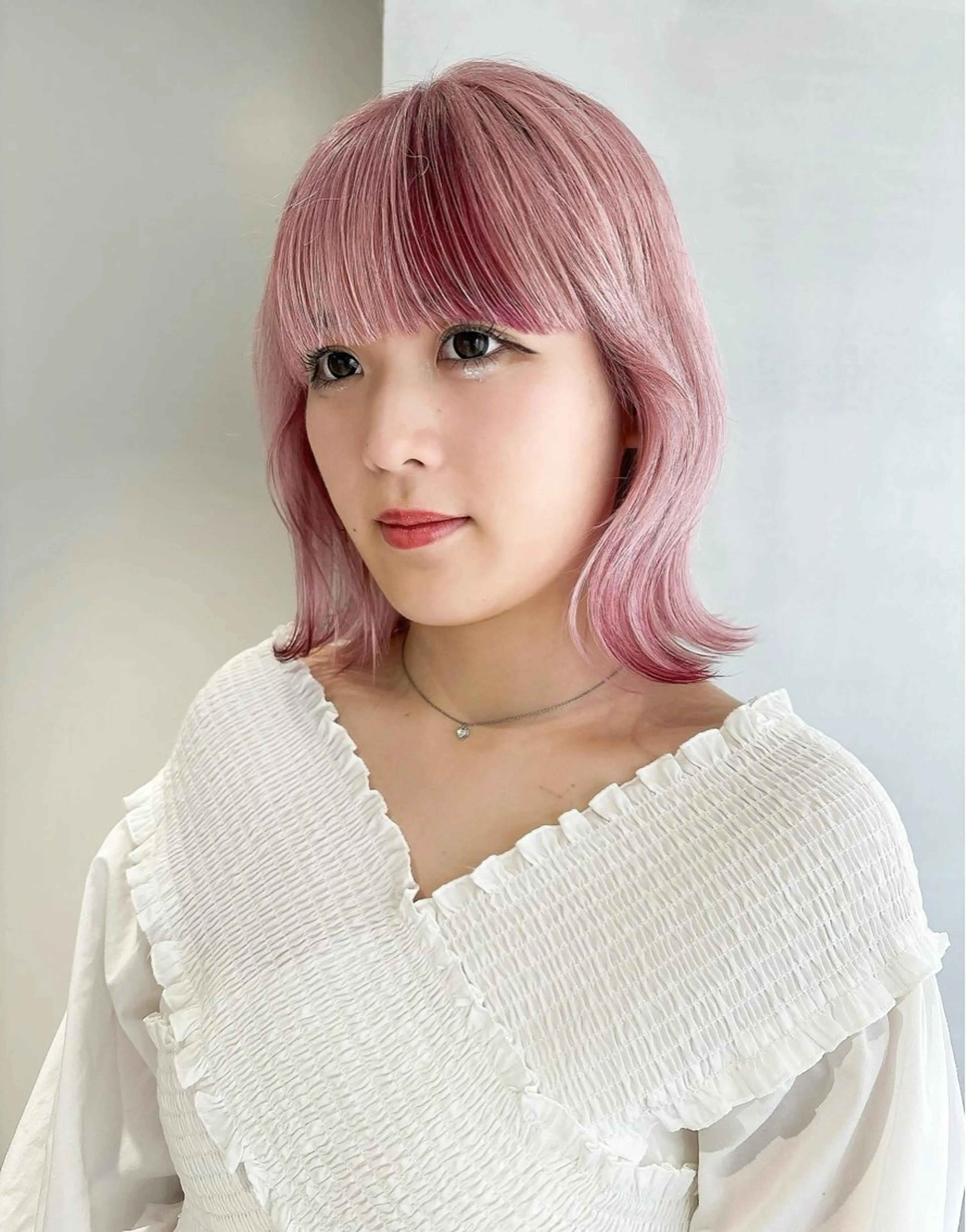 ミディアム カラー Qin share salon 原宿店所属・🫧艶ハイトーン 特化🫧ライヤのヘアスタイル