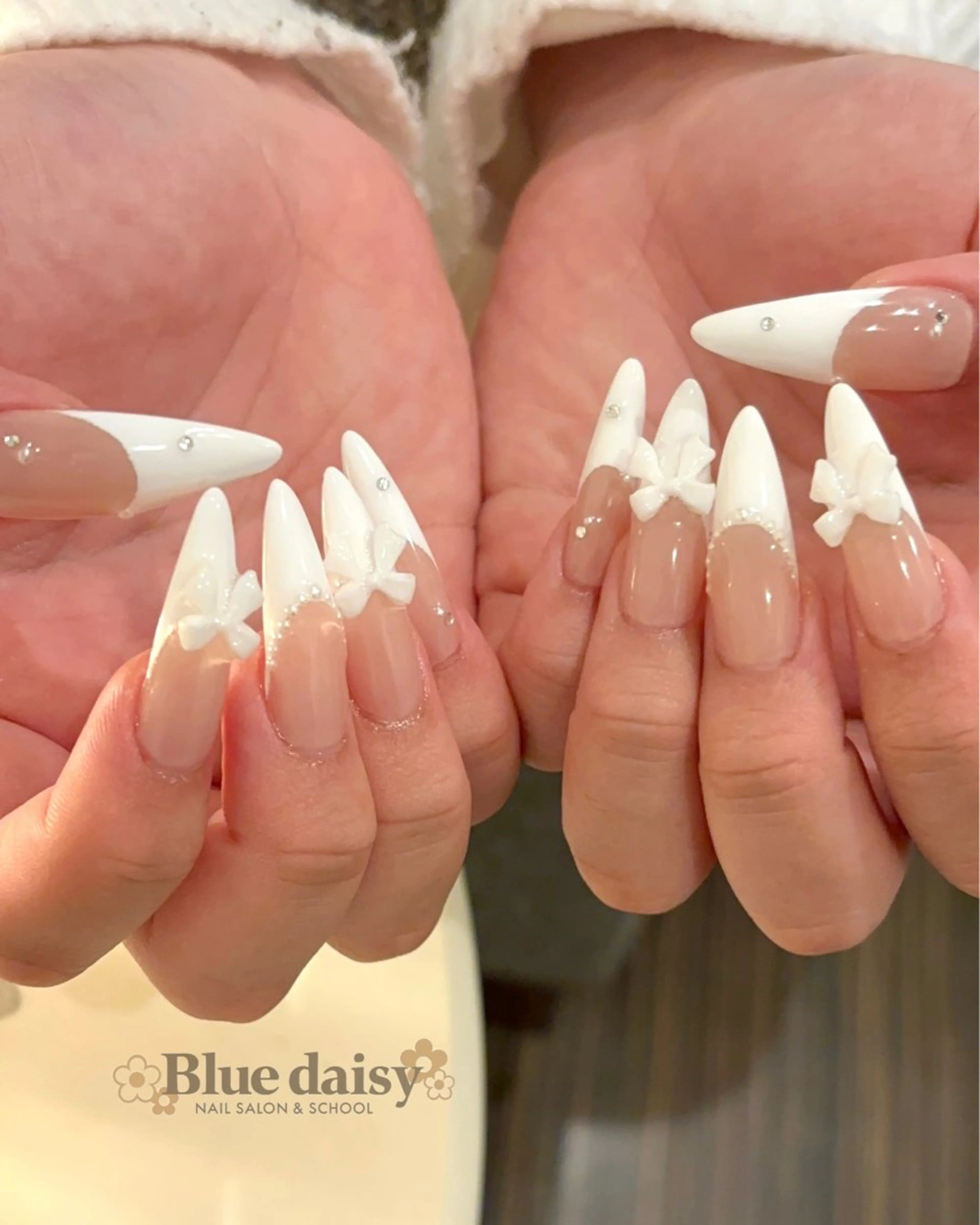 ネイル フレンチネイル ガーリー リボン ハンドネイル Blue　daisy　栄本店 【ブルーデイジー】所属・Blue daisy 栄本店のネイルデザイン