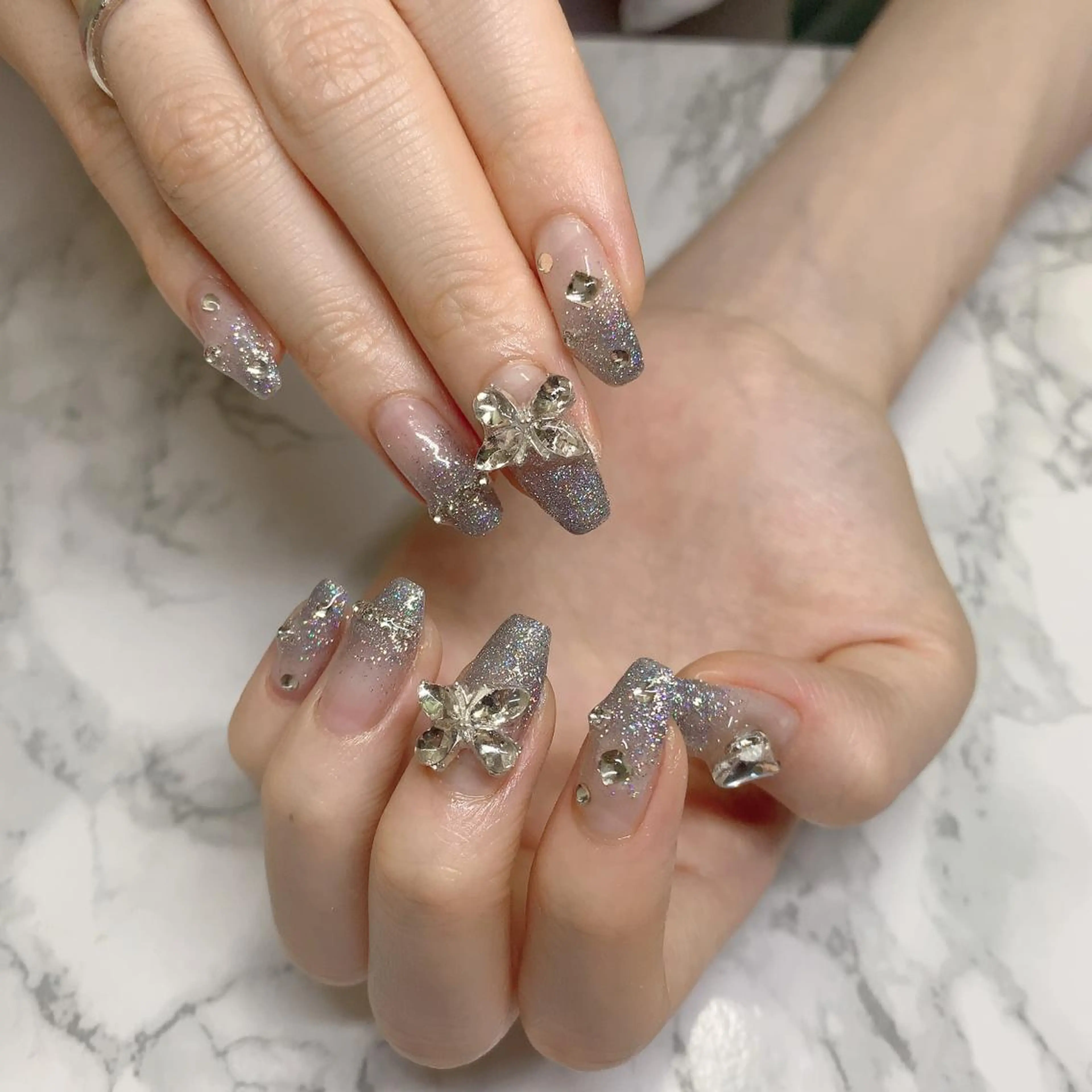 ネイル はな💎ネイル ワンホン、長さ出しのネイルデザイン
