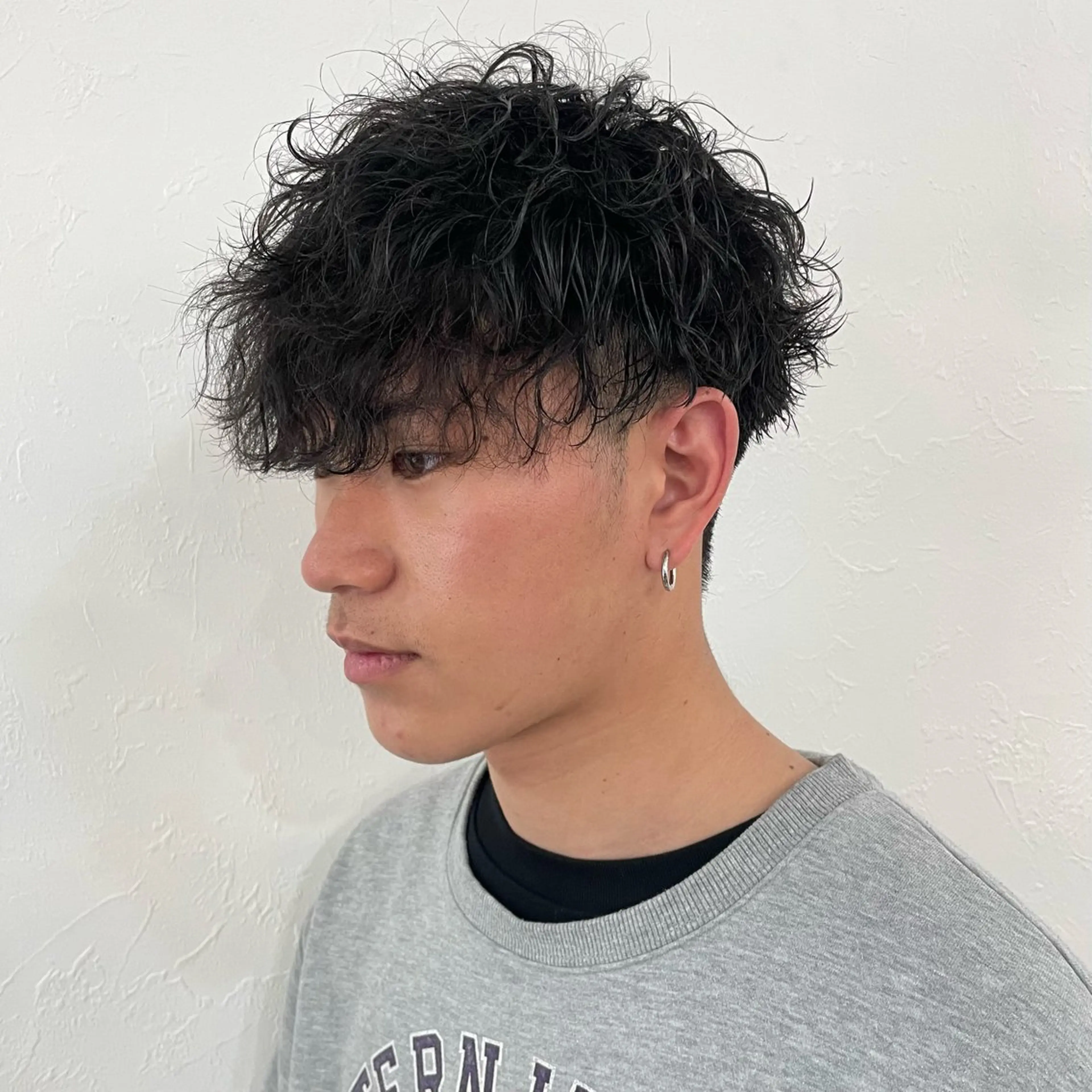 パーマ メンズ センターパート マッシュ メンズパーマ プードルパーマ スパイキーショート 博多No.1 メンズパーマ美容師のヘアスタイル
