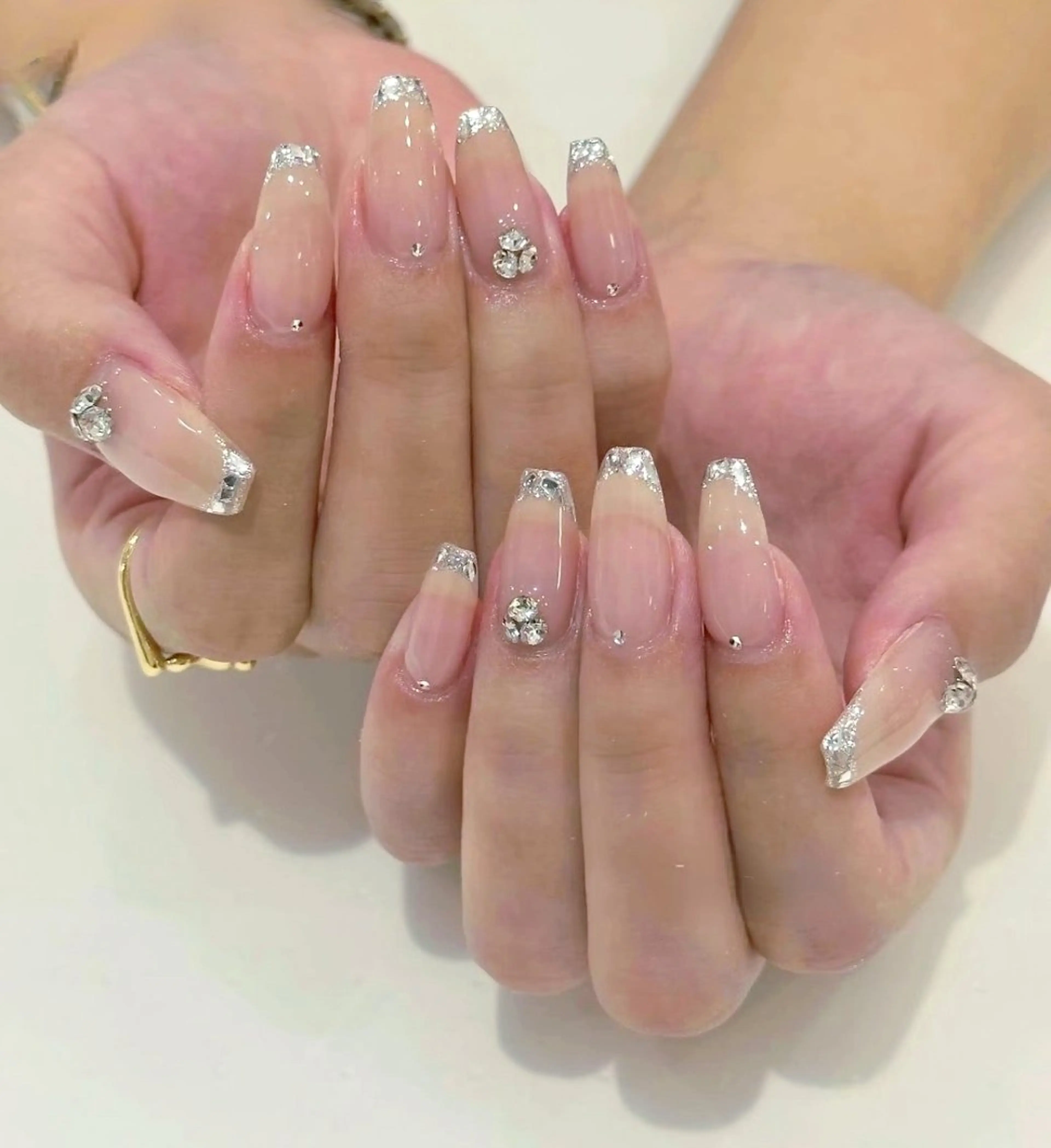 🉐👑大人気ガラスフレンチ（ストーン4本+小ストーン6個無料付け）¥5980ソフトジェルオフ無料の写真