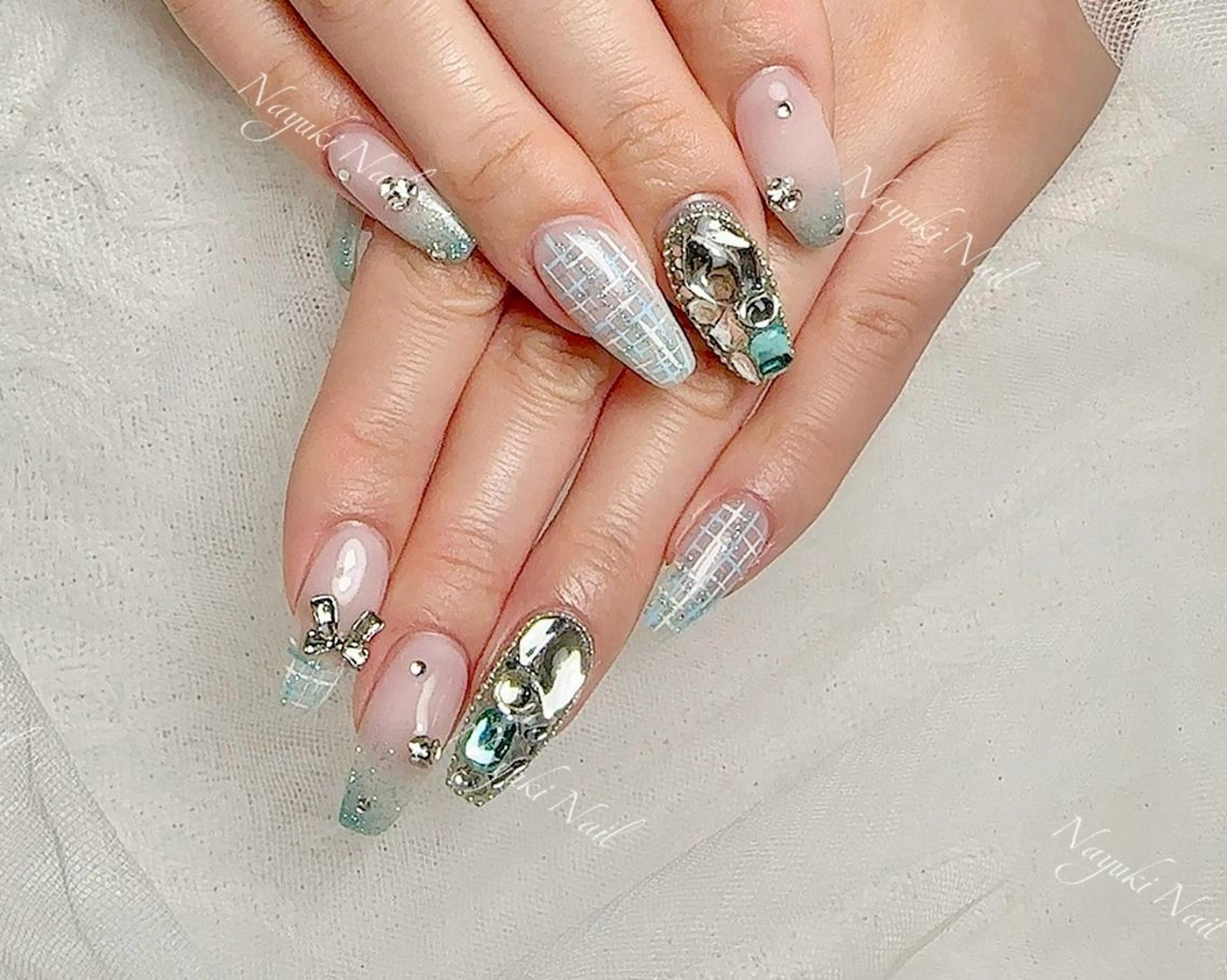 ネイル 🦋 Queenieのネイルデザイン