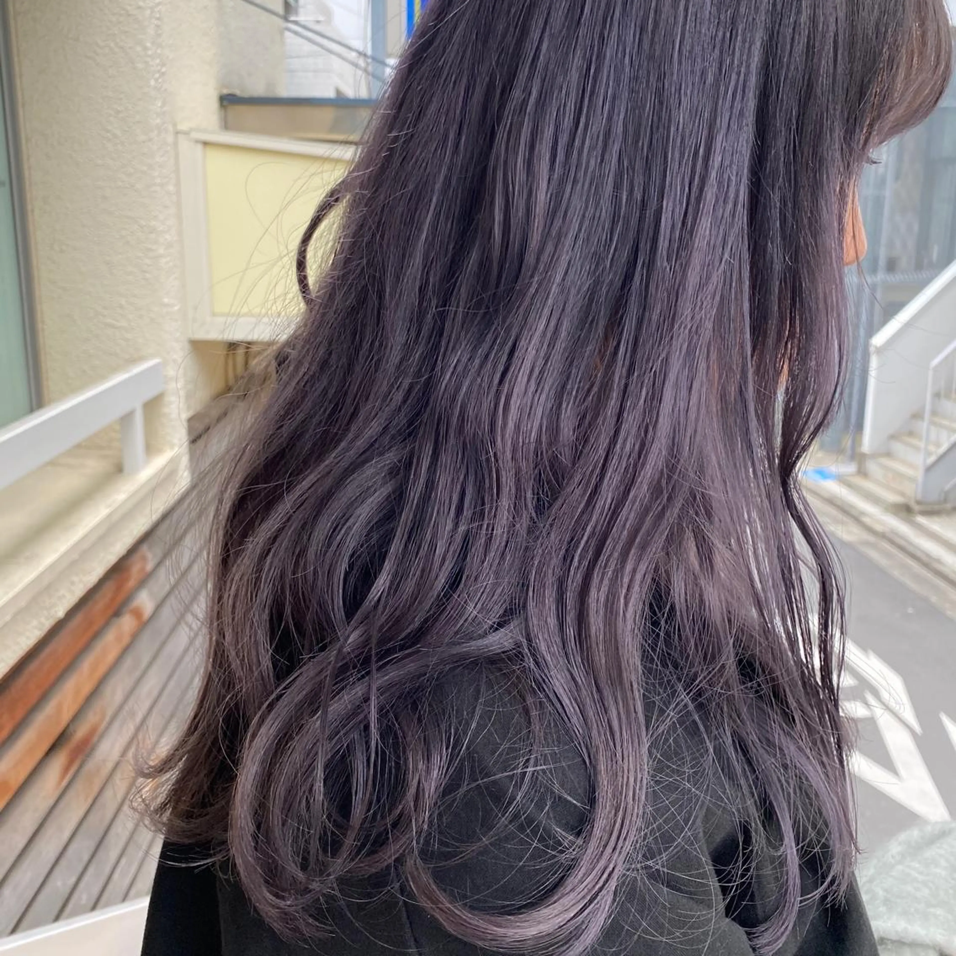 ロング カラー ブリーチ グレージュ パープルカラー パープルグレージュ ヘアカラー エクステ ハイトーン 💭黒崎ハルカのヘアスタイル
